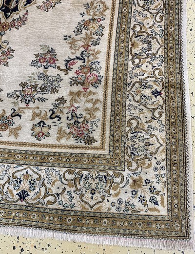 27084839a - Ghom Seide, Persien, Mitte 20.Jhd., reine Naturseide, ca. 216 x 143 cm, EHZ: 2 ...