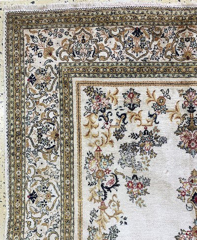 27084839d - Ghom Seide, Persien, Mitte 20.Jhd., reine Naturseide, ca. 216 x 143 cm, EHZ: 2 ...