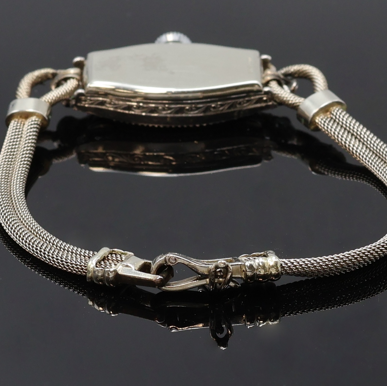 Detail b: ALPINA Art-Deco Damenarmbanduhr in WG 750/000, Schweiz um 1938, Handaufzug, grav., 2-teil. Geh. inkl. zeitident. WG 750/000 Flechtband, aufw. m. ca. ...