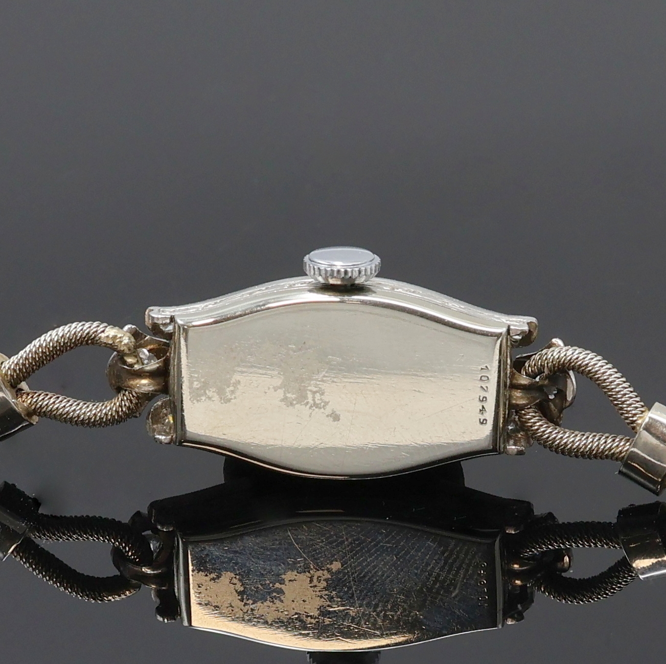 Detail d: ALPINA Art-Deco Damenarmbanduhr in WG 750/000, Schweiz um 1938, Handaufzug, grav., 2-teil. Geh. inkl. zeitident. WG 750/000 Flechtband, aufw. m. ca. ...
