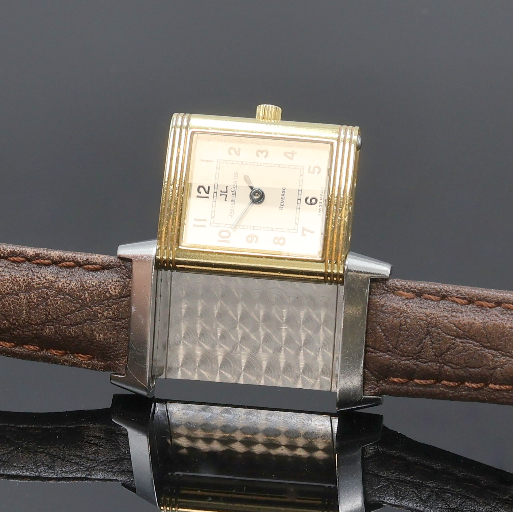 Detail e: Jaeger-LeCoultre Damenarmbanduhr Reverso Referenz 260.5.86, Schweiz um 2005, Handaufzug, um 180 Grad drehbares Wendegehäuse in Edelstahl/Gold ...