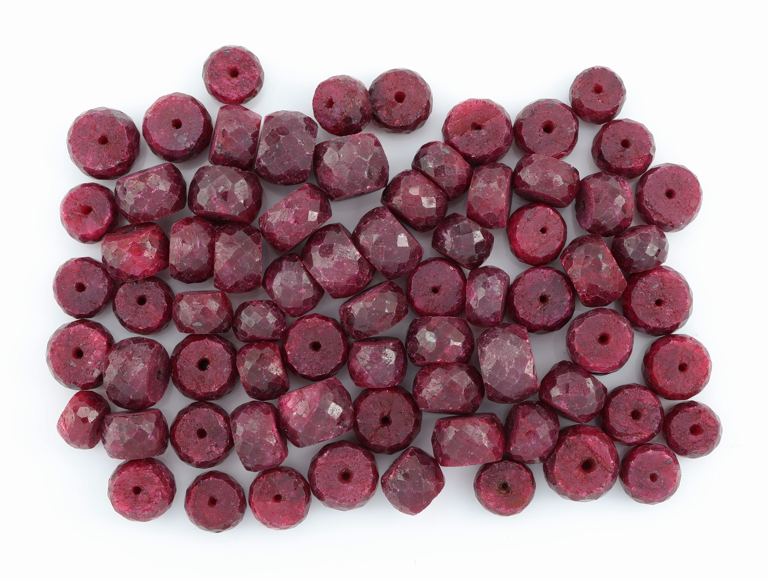 Image 27085689 - Lot lose facett. Rubin-Linsen, zus. ca. 474.1 ct, beh., versch. Größen, Ausbrüche und ...