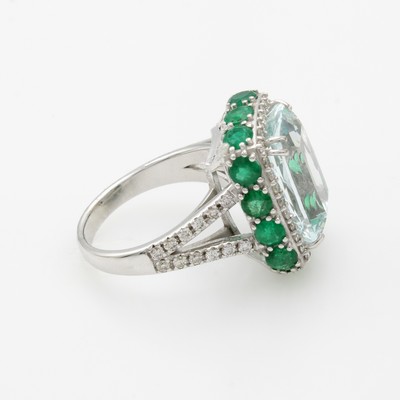 27085661b - Ring mit Farbsteinen und Brillanten, WG 585/000, geteilte Ringschultern, viereck., fac. ...