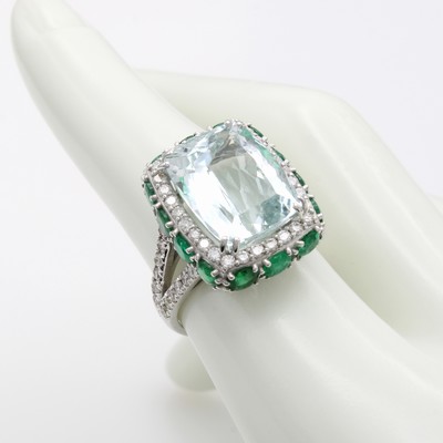 27085661c - Ring mit Farbsteinen und Brillanten, WG 585/000, geteilte Ringschultern, viereck., fac. ...