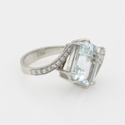 27085680b - Ring mit Aquamarin und Diamanten, Platin 950/000, versetztes, verspieltes Design, ...