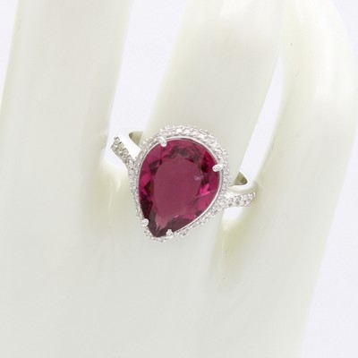 27085695c - Ring mit Turmalin und Diamanten, WG 585/000,Turmalintropfen ca. 4.39 ct, Diam. zus. ca. ...