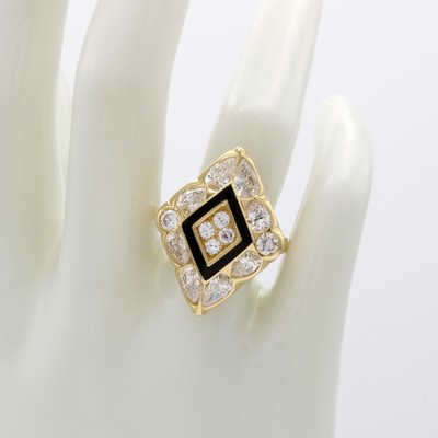 27085701a - Ring mit Diamanten und Brillanten, GG 750/ 000, rhombusförm. Ringkopf, mittig ...