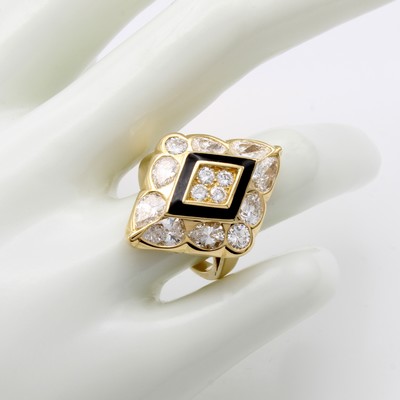 27085701b - Ring mit Diamanten und Brillanten, GG 750/ 000, rhombusförm. Ringkopf, mittig ...