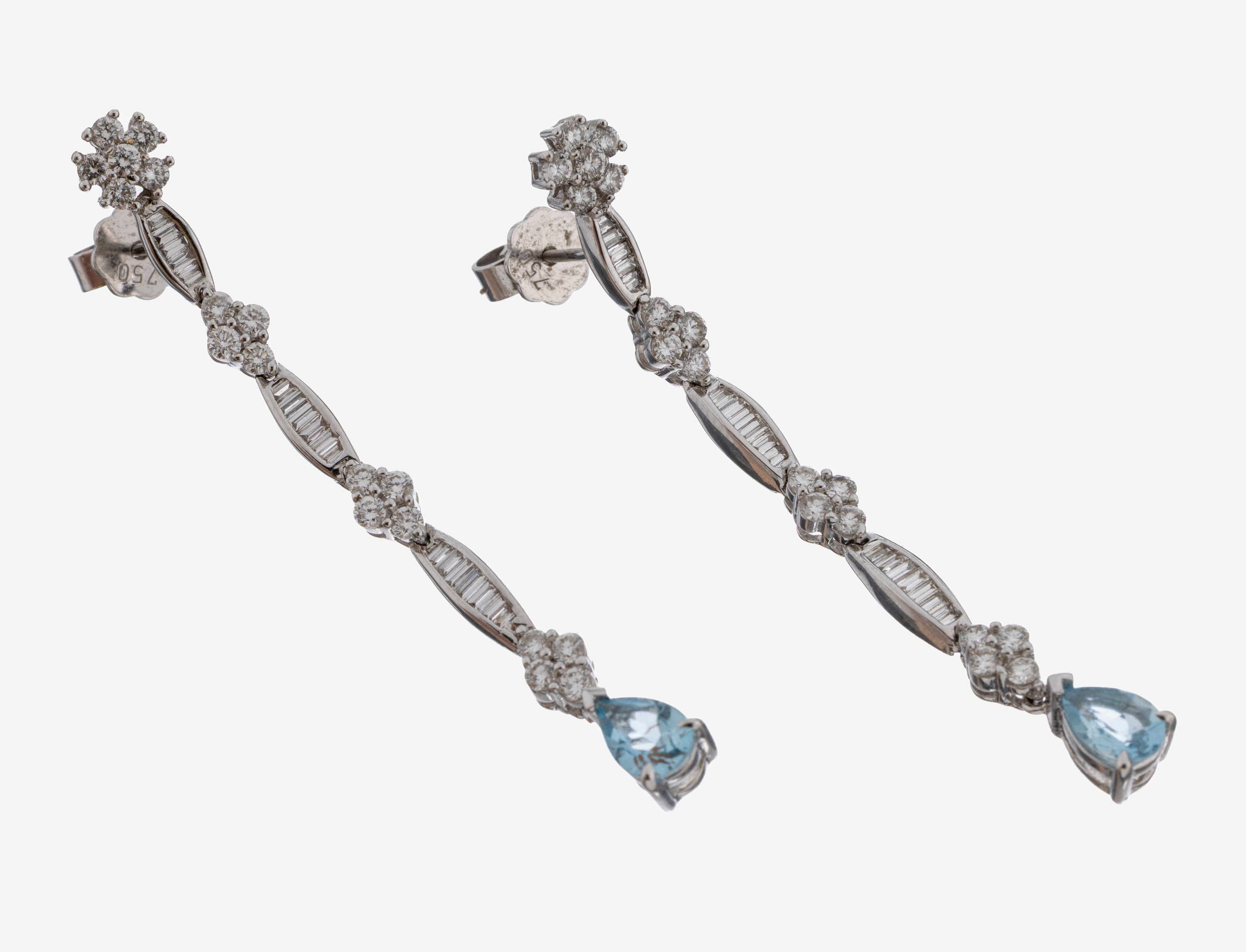 Image 27085850 - Paar 18 kt Gold Diamant-Aquamarin-Ohrstecker, WG 750/000, länglich in sich bewegl., 36 ...
