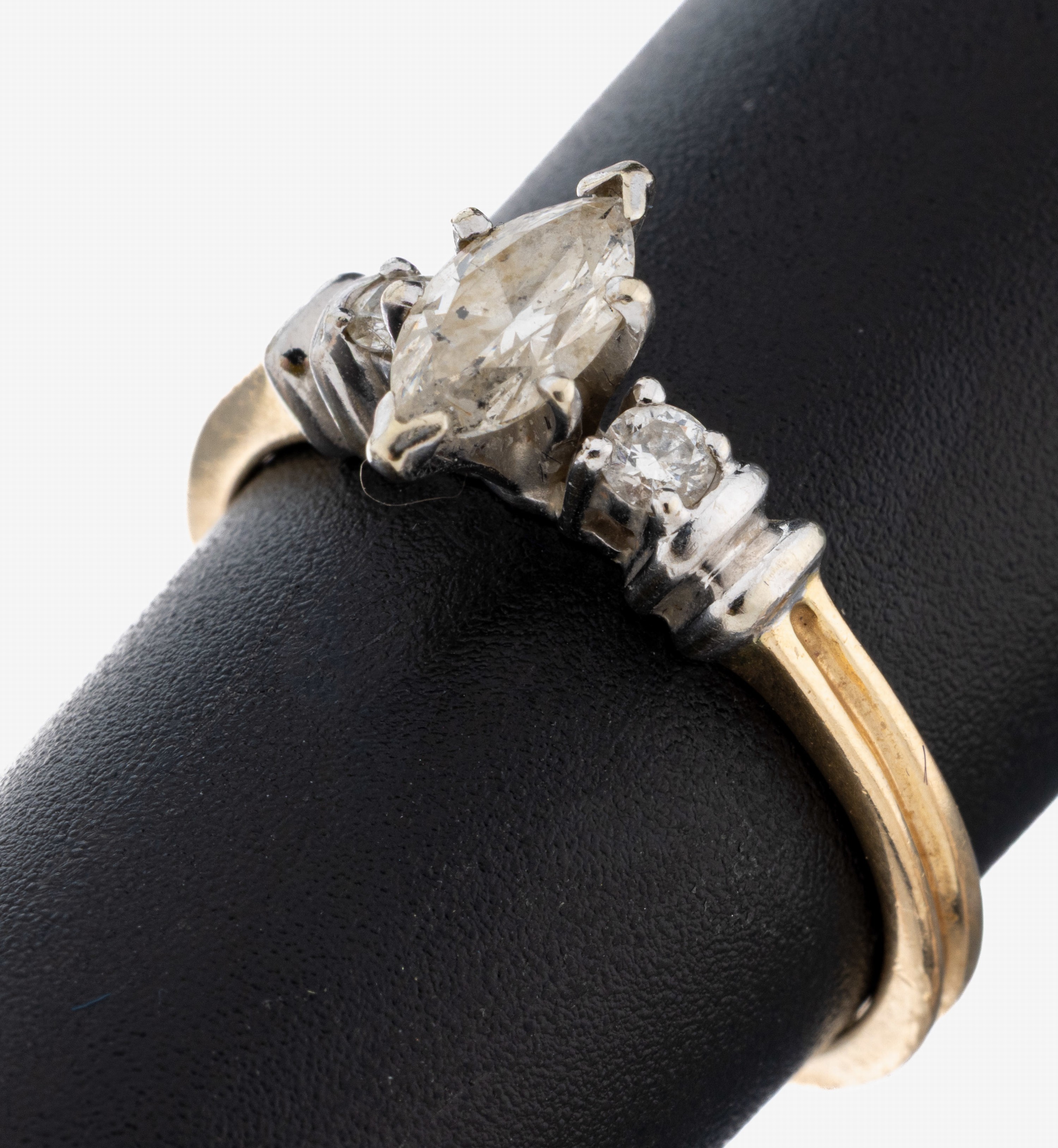 Image 27085893 - 14 kt Gold Diamant-Ring, GG/WG 585/000, Ringkopf WG, mittig Diamant-Navette ca. 0.50 ct ...
