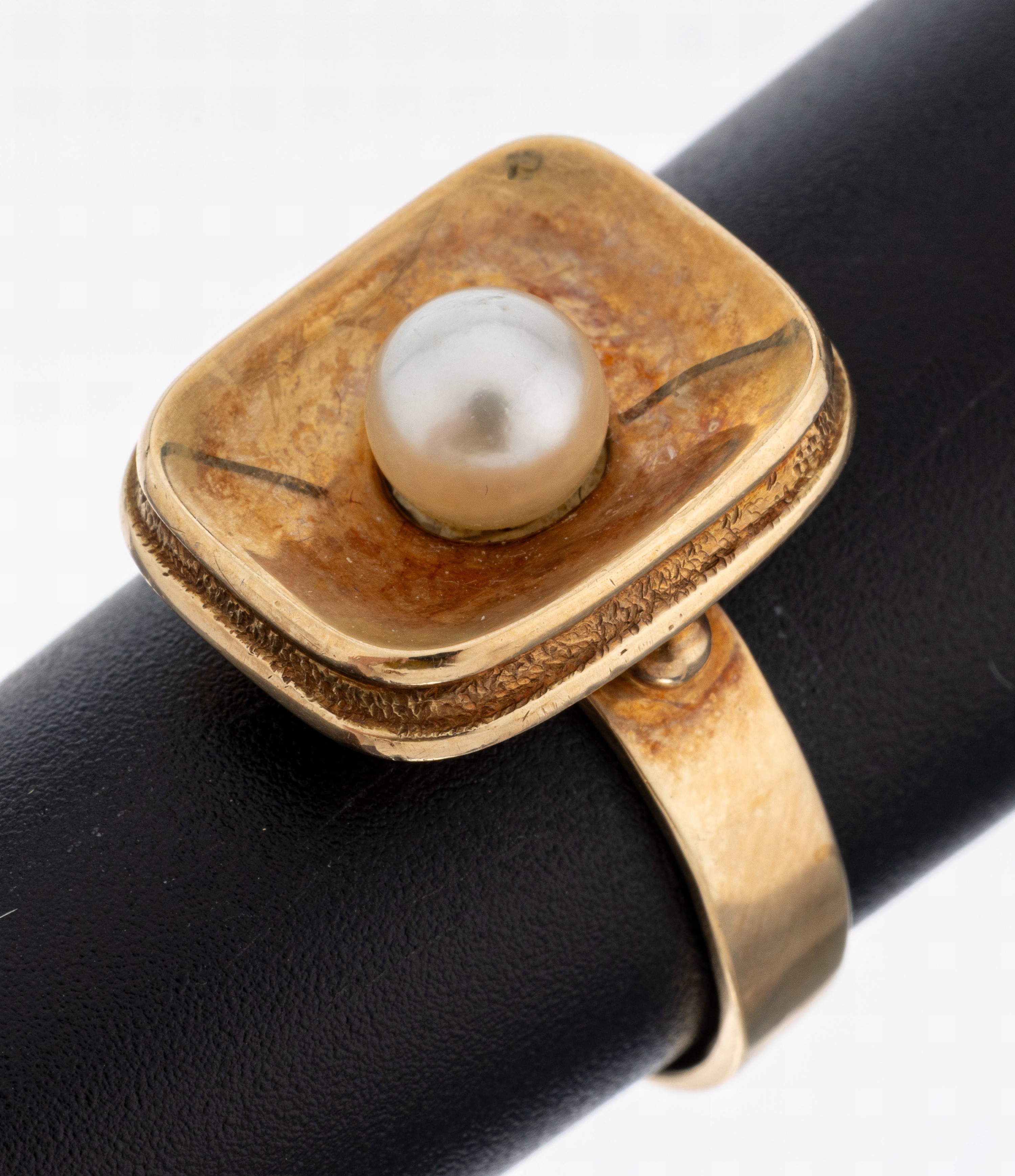 Image 27085924 - 14 kt Gold Perl-Ring, 1950er Jahre, GG 585/000, konkaver Ringkopf, mittig ...