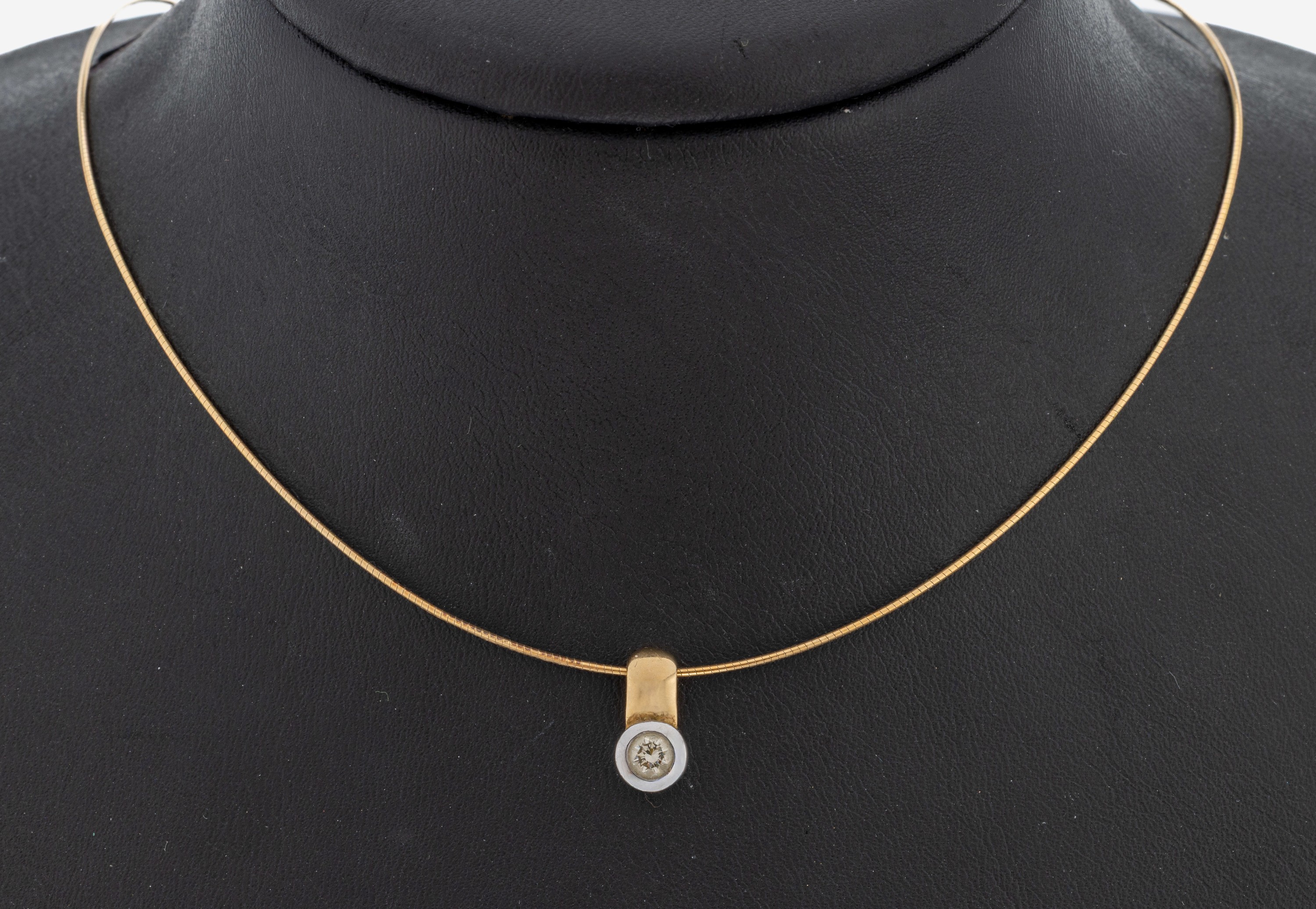 Image 27085945 - 14 kt Gold Brillant-Anhänger, GG/WG 585/000, in WG gefasster Brillant ca. 0.20 ct get. ...