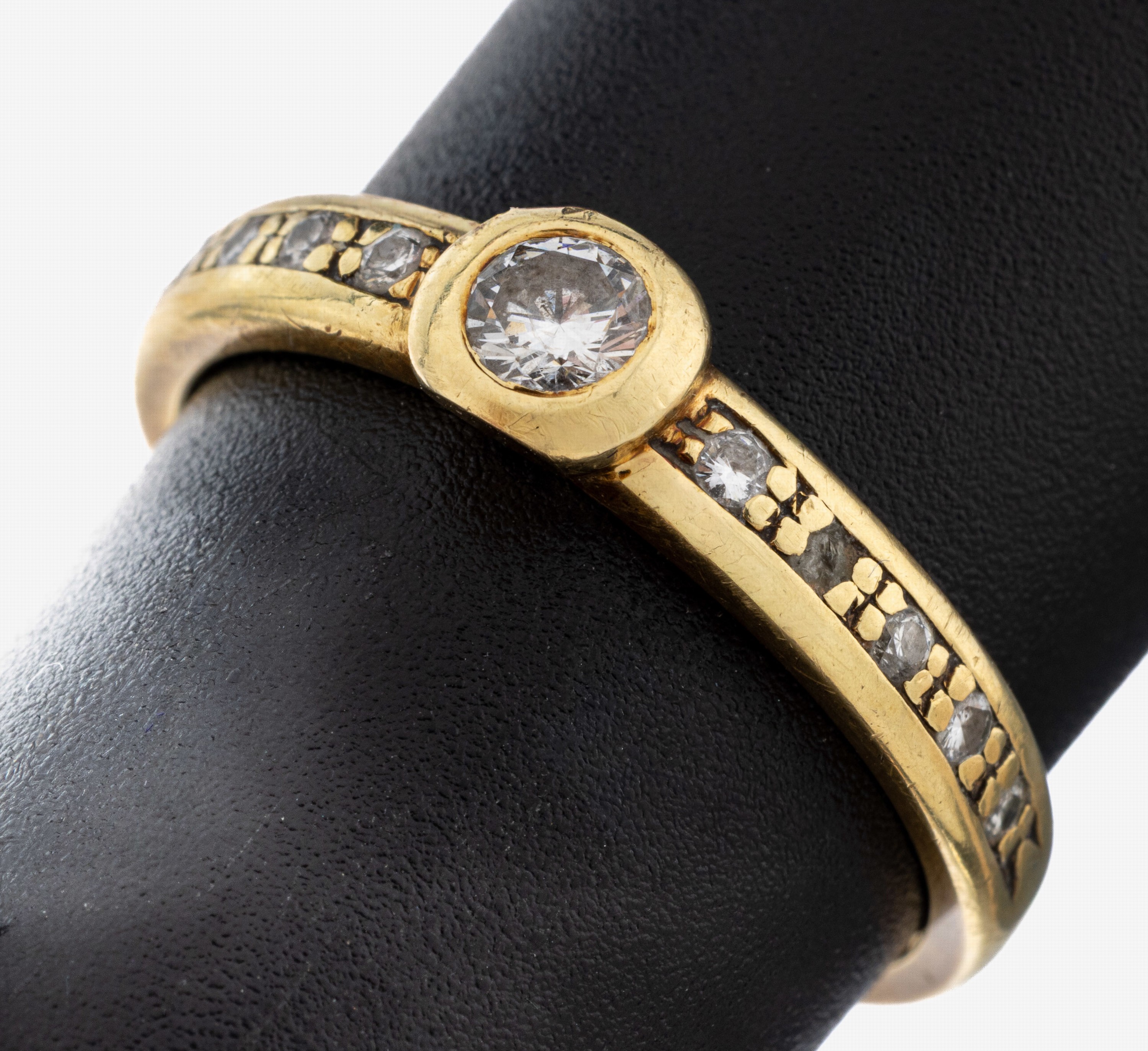 Image 27085953 - 14 kt Gold Brillant-Ring, GG 585/000, 11 Brillanten zus. ca. 0.35 ct (grav.) Weiß/p1, ...