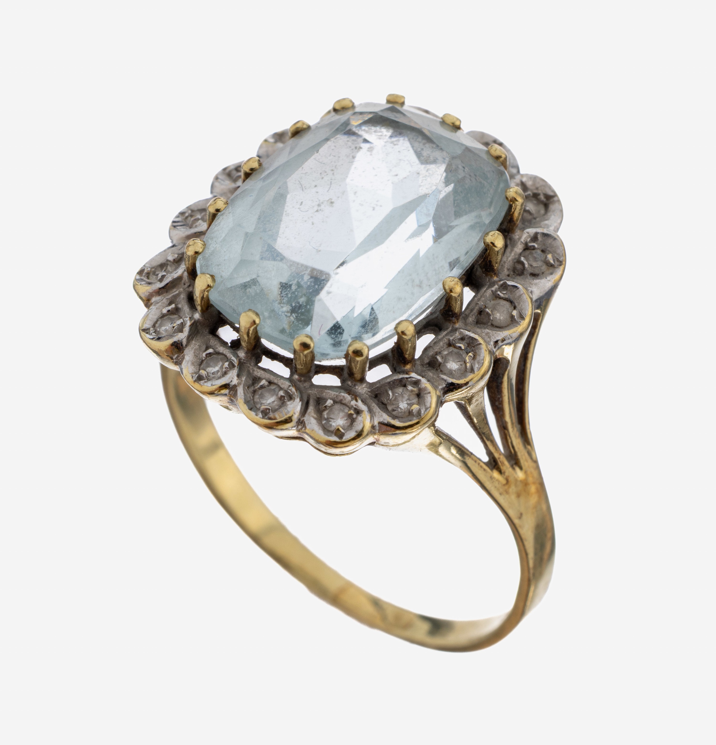 Image 27085954 - 14 kt Gold Aquamarin-Diamant-Ring, GG 585/000, mittig facett. Aquamarin ca. 4.80 ct, 16 ...