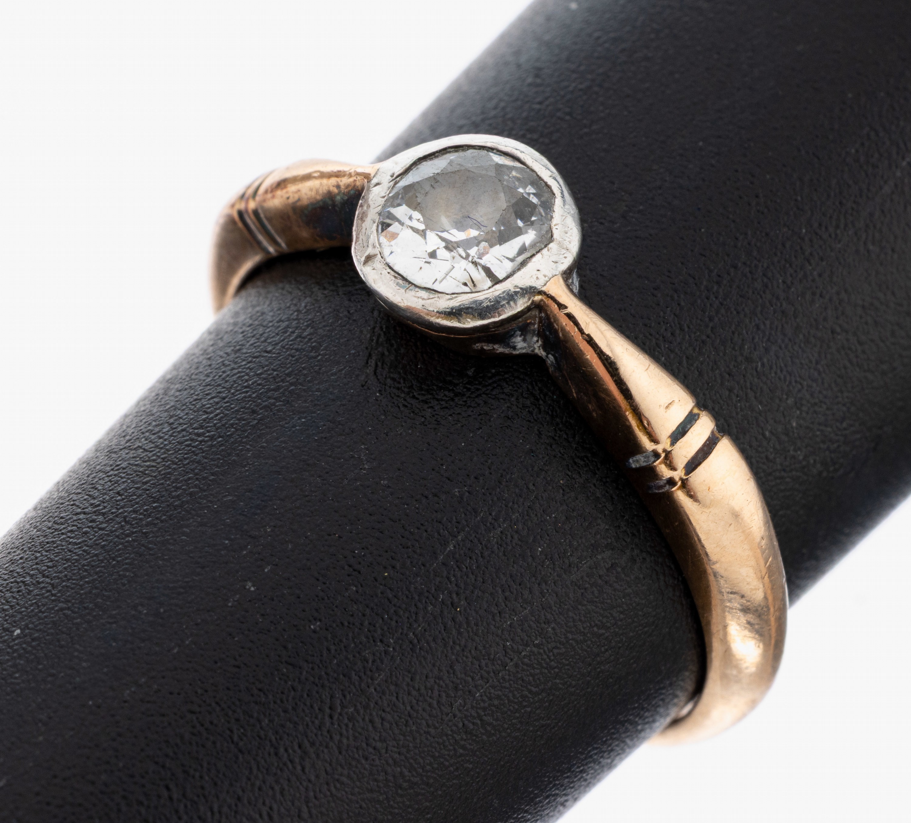 Image 27085955 - 14 kt Gold Diamant-Ring, um 1890-1900, RG 585/000, Altschliffdiamant in Silber gefasst ...