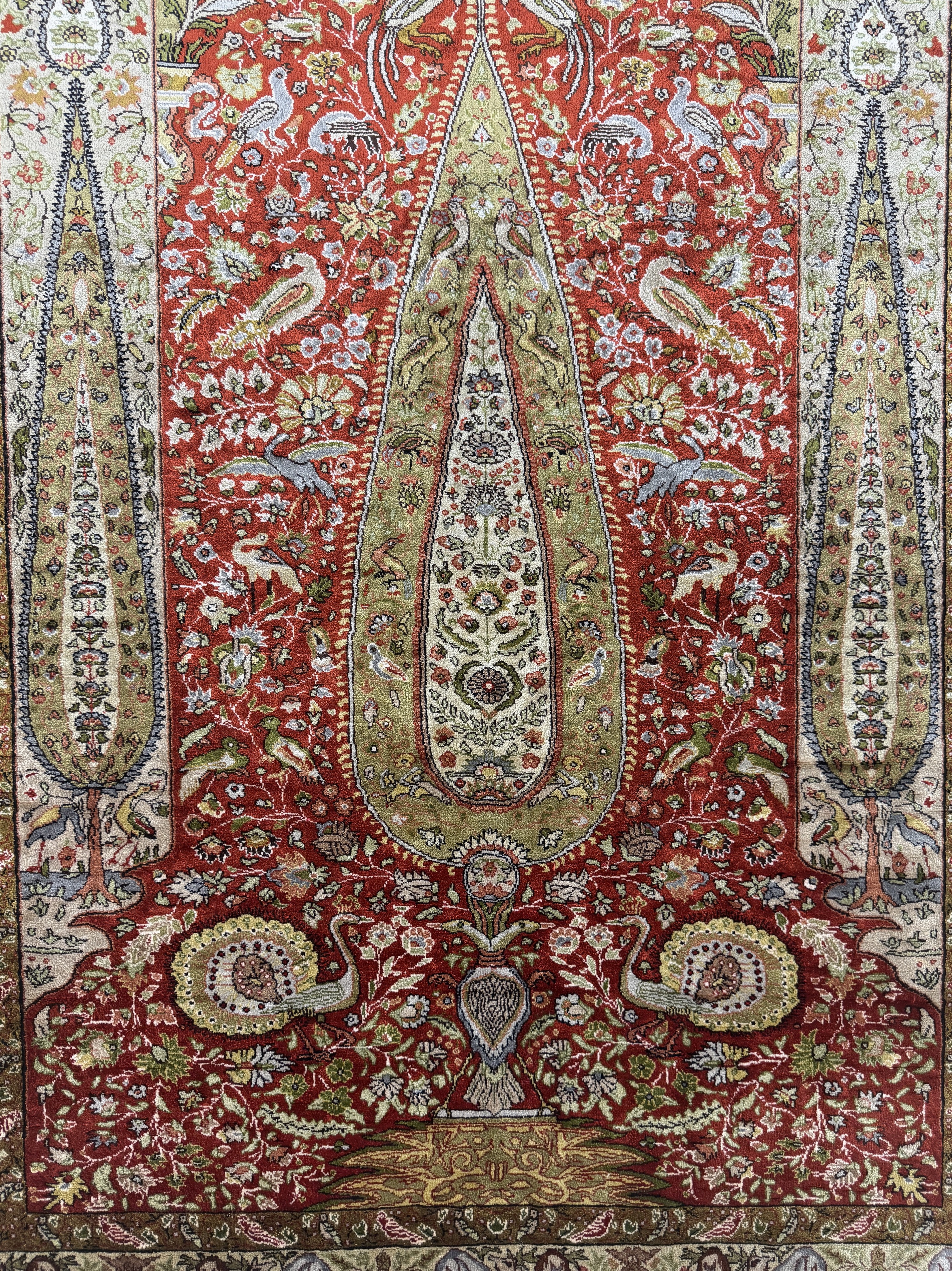 Detail c: Seiden Kayseri alt fein, Türkei, Mitte 20.Jhd, reine Naturseide, ca. 150 x 102 cm, gereinigt, EHZ: 1-2