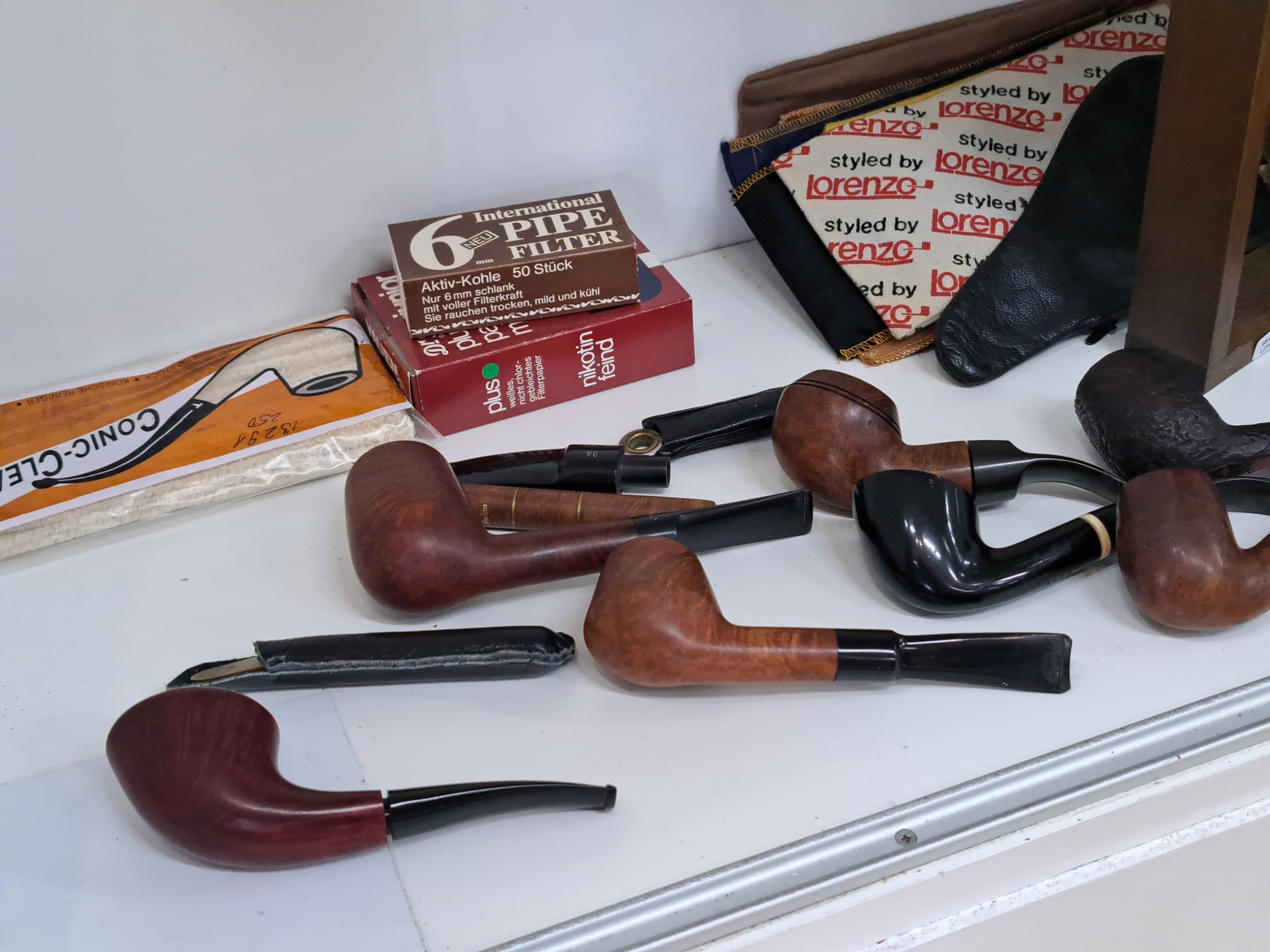 Detail d: Sammlung aus 27 Tabakpfeifen, 20. Jh., Bruyèr, alle gebraucht, darunter: Stanwell, Savinelli, Petersons, Castelmonte, Prince of Walres, Dr. Pluml, ...