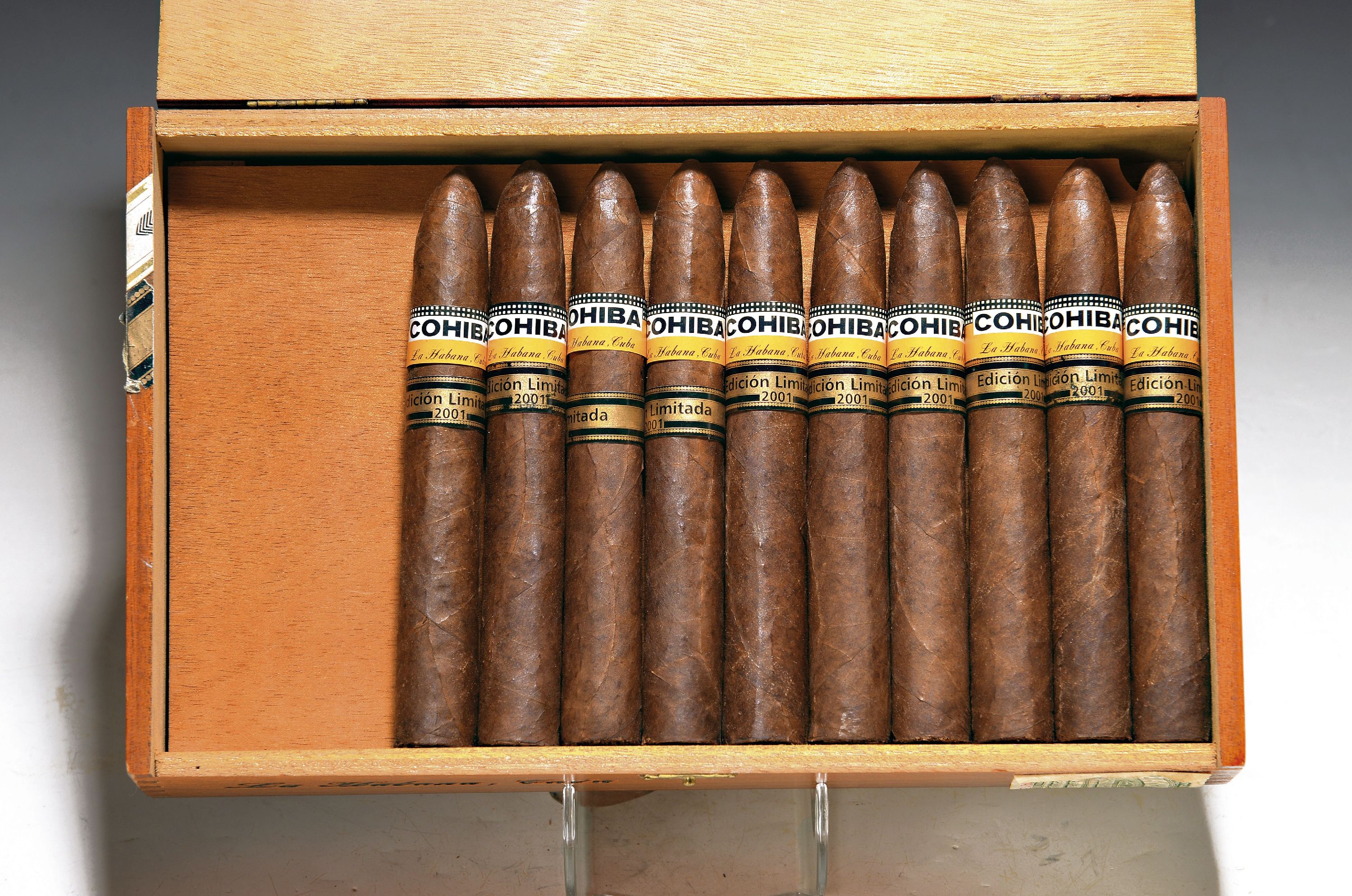 Image 27086251 - 25er Kiste mit 22 Piramides Edicion Limitada 2001, Cohiba, Havana, Kuba, Piramides, ...