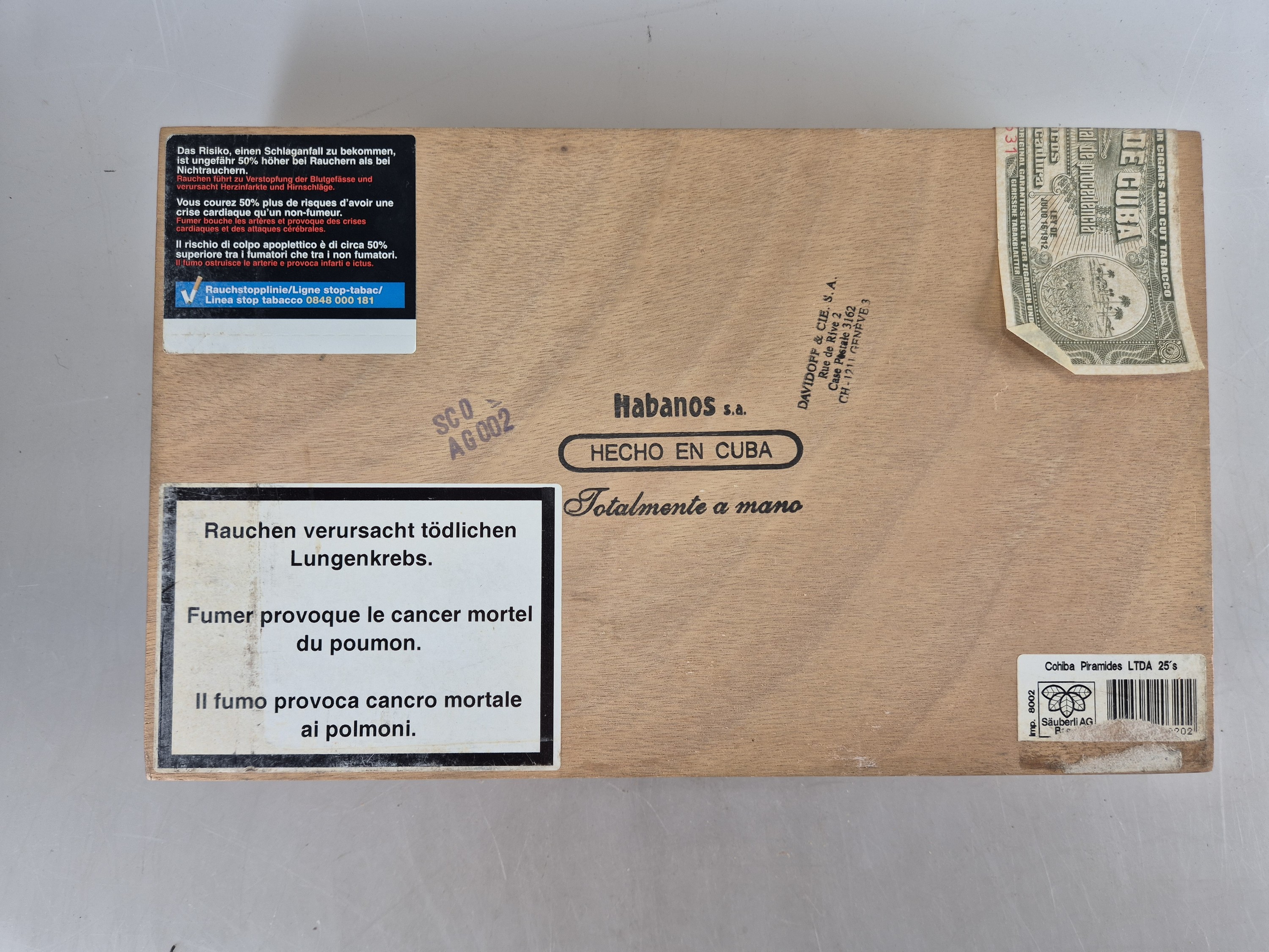 Detail c: 25er Kiste mit 22 Piramides Edicion Limitada 2001, Cohiba, Havana, Kuba, Piramides, Ringmaß 52, in geöffneter orig. Holzkiste; Provenienz: aus ...