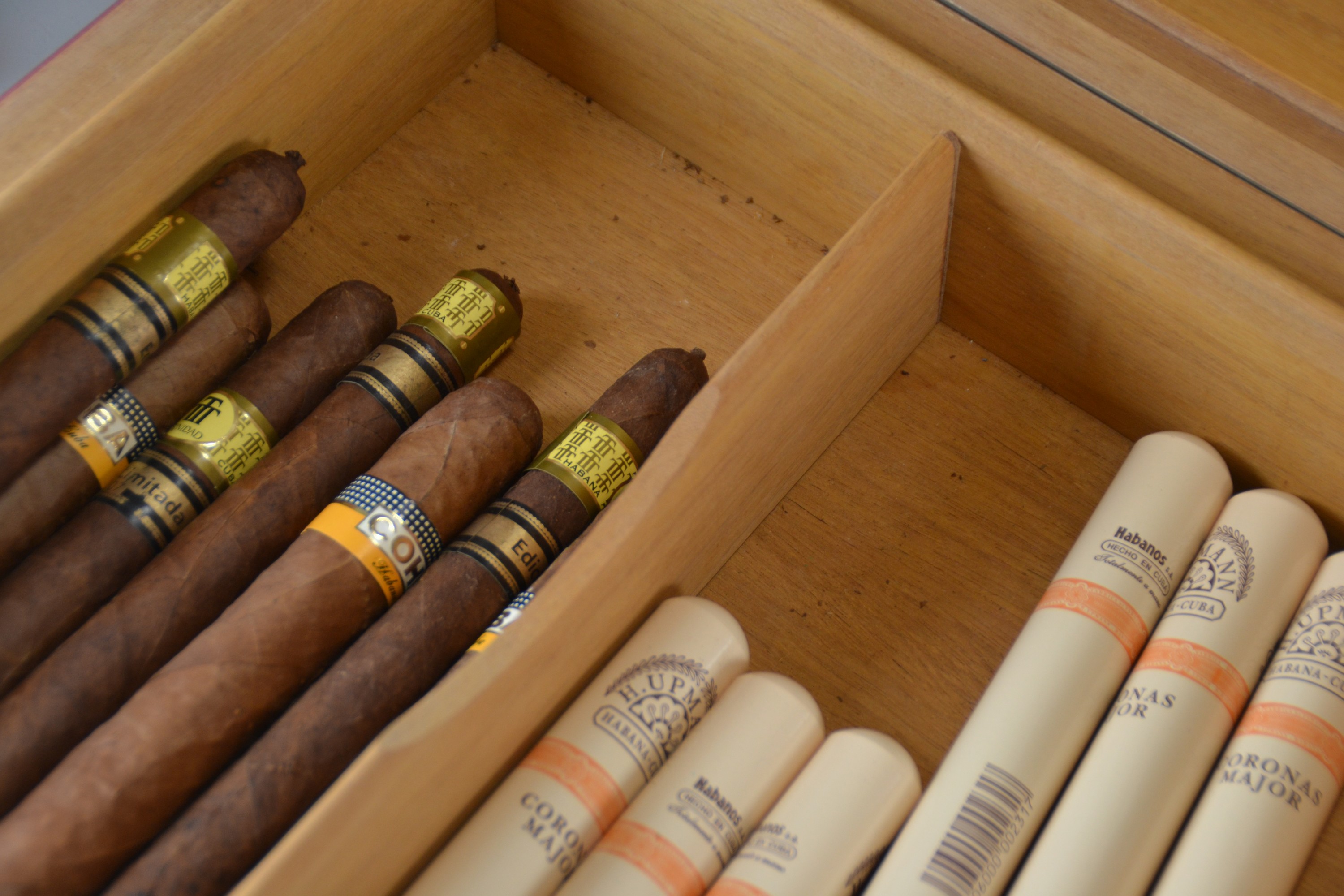 Detail h: Humidor, Elie Bleu, Paris, limitierte "Che Guevara"-Edition "Hasta la victoria siempre", Ed. 205/256, Ahornkorpus farbig bemalt, ...