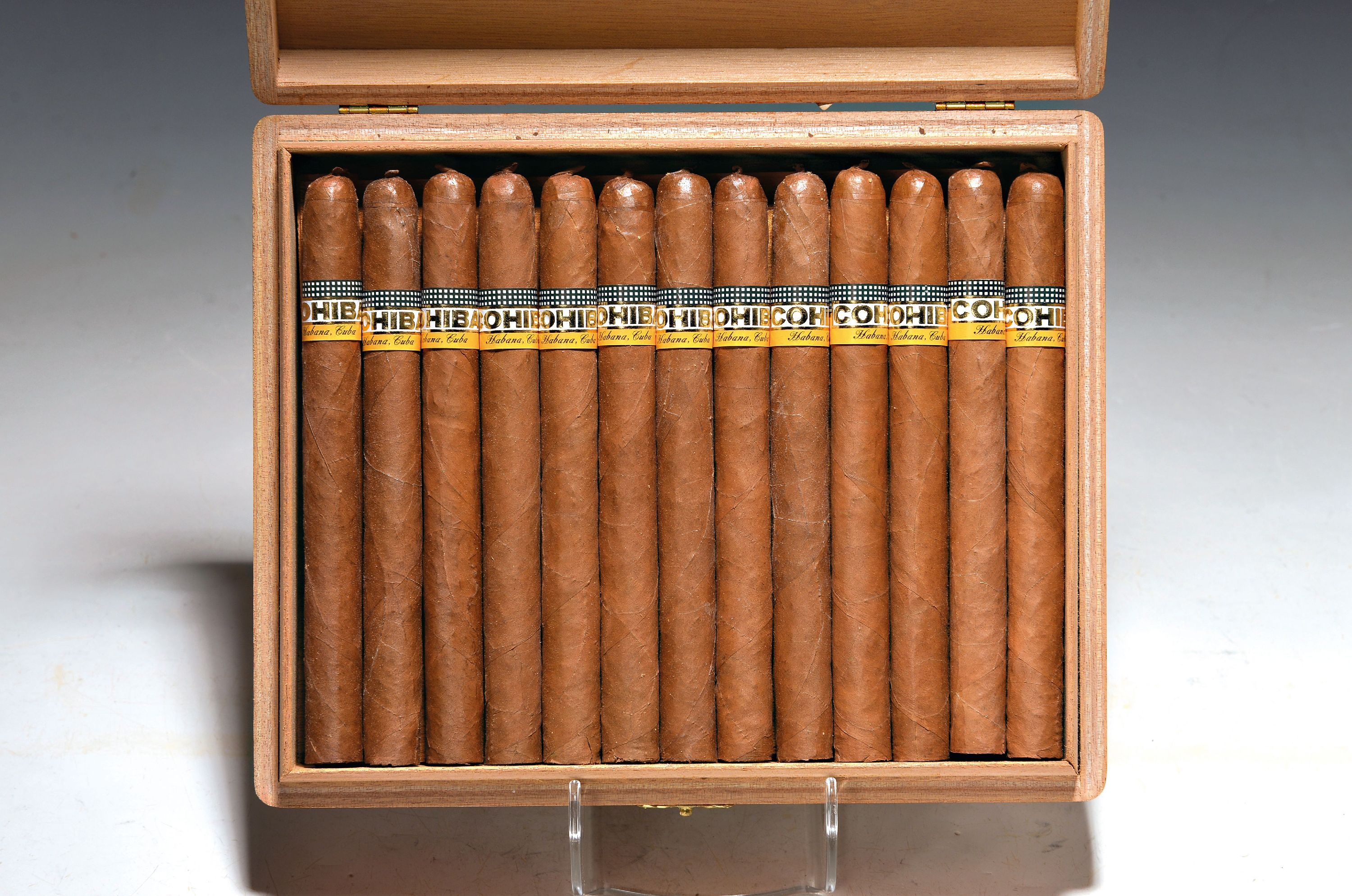 Image 27086261 - 25er-Kiste Coronas Especiales, Cohiba, Havana, Kuba, 2001, Laguito No. 2, Ringmaß 38, ...
