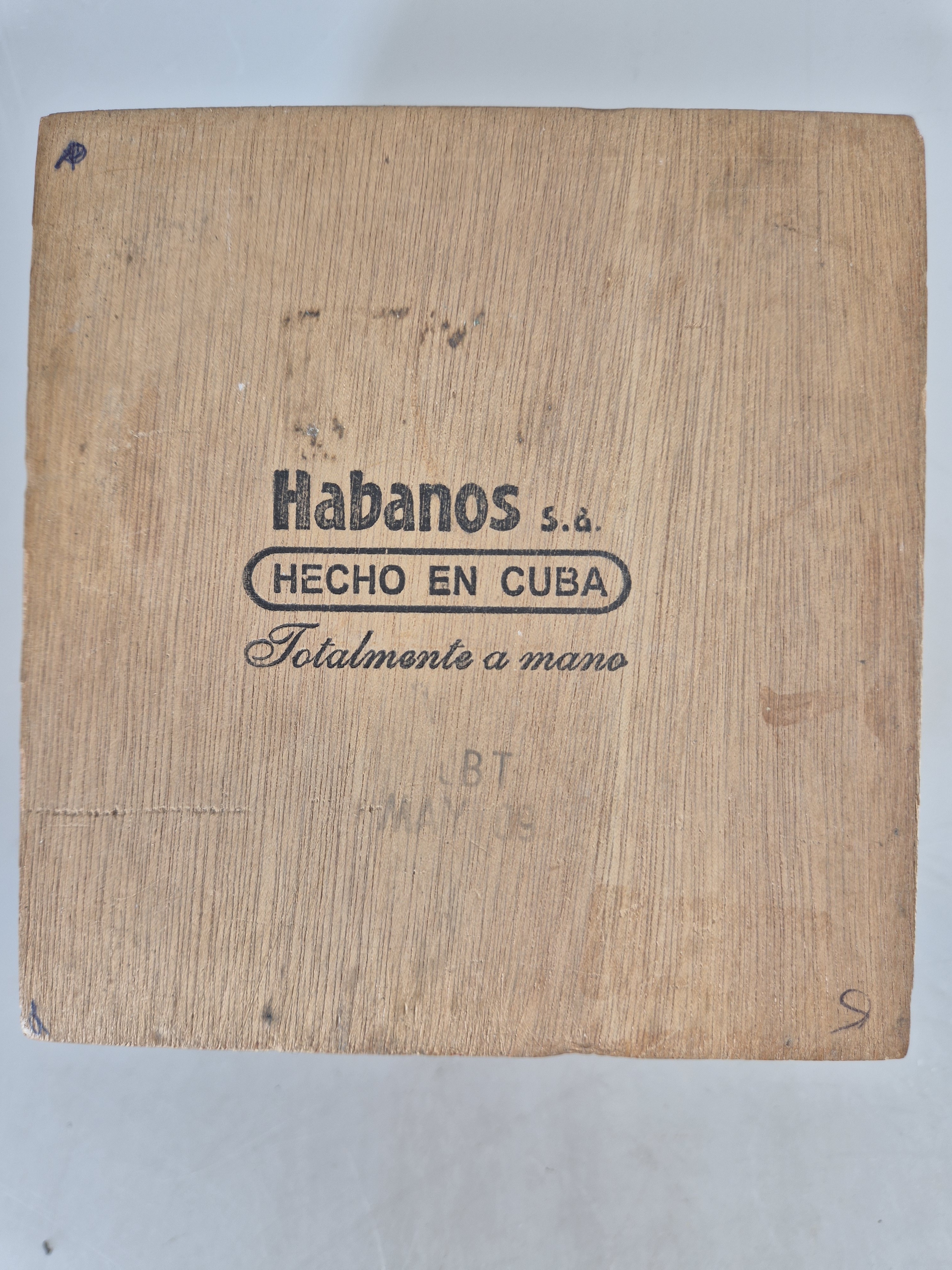 Detail c: 25er Kiste mit 24 Robustos, Cohiba, Havana, Kuba, 2009, Robusto, Ringmaß 50, in geöffneter orig. Holzkiste; Provenienz: Aus Schweizer ...