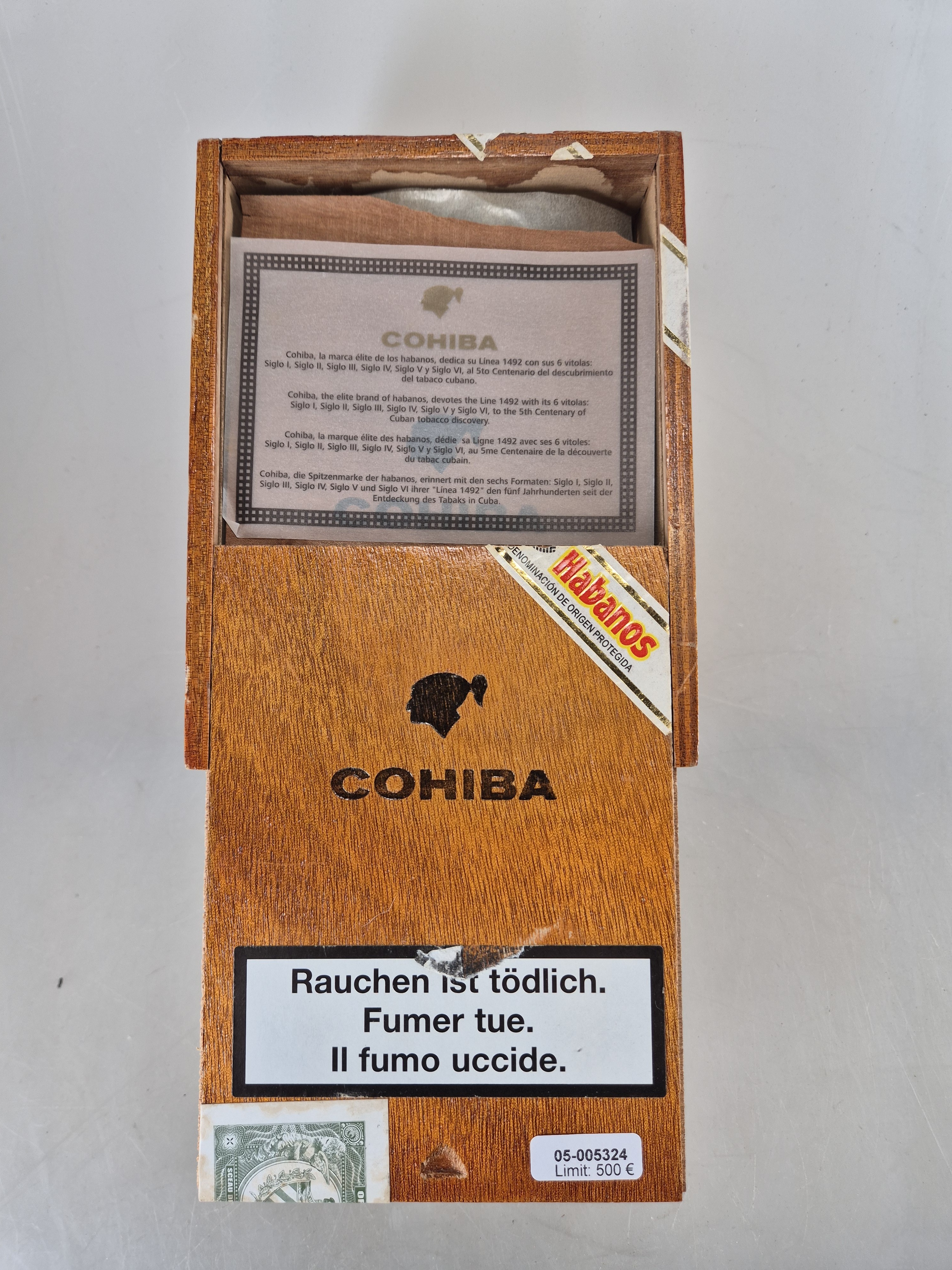 Detail a: 25er Kiste mit 22 Siglo IV, Cohiba, Havana, Kuba, 2008, Coronas Gordas, Ringmaß 46, in geöffneter orig. Holzkiste; Provenienz: Aus Schweizer ...