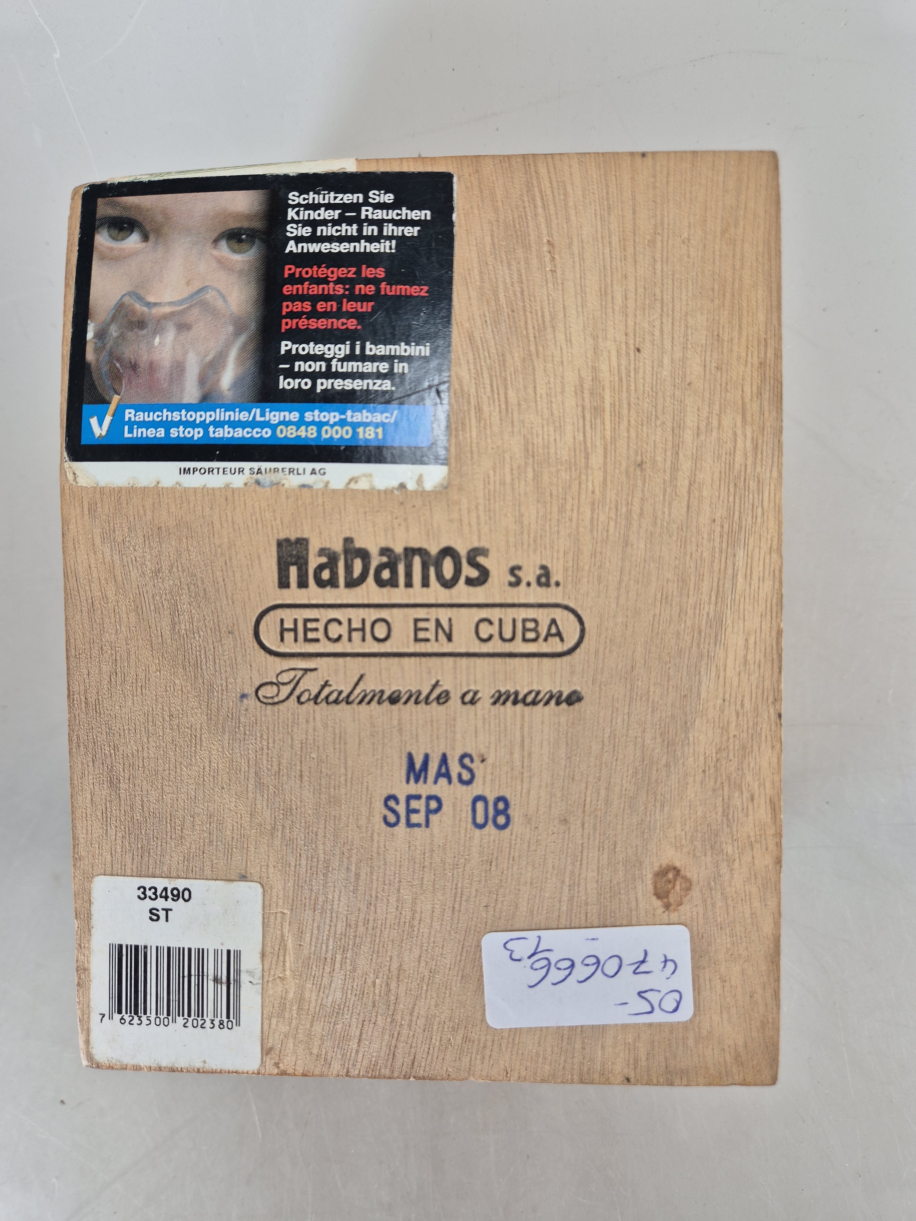 Detail c: 25er Kiste mit 22 Siglo IV, Cohiba, Havana, Kuba, 2008, Coronas Gordas, Ringmaß 46, in geöffneter orig. Holzkiste; Provenienz: Aus Schweizer ...