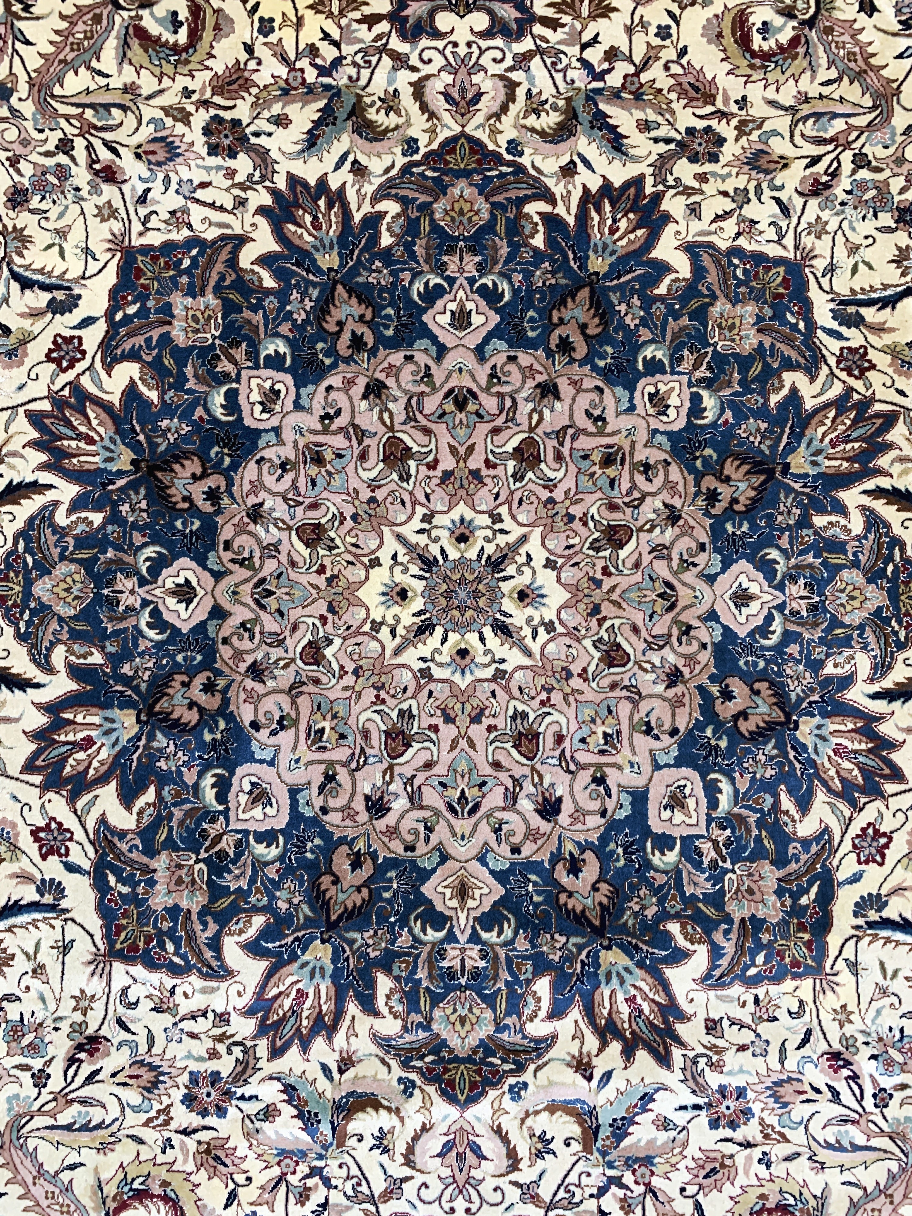 Detail d: Esfahan fein, China, Ende 20.Jhd, Korkwollemit Seide, ca. 300 x 250 cm, EHZ: 2