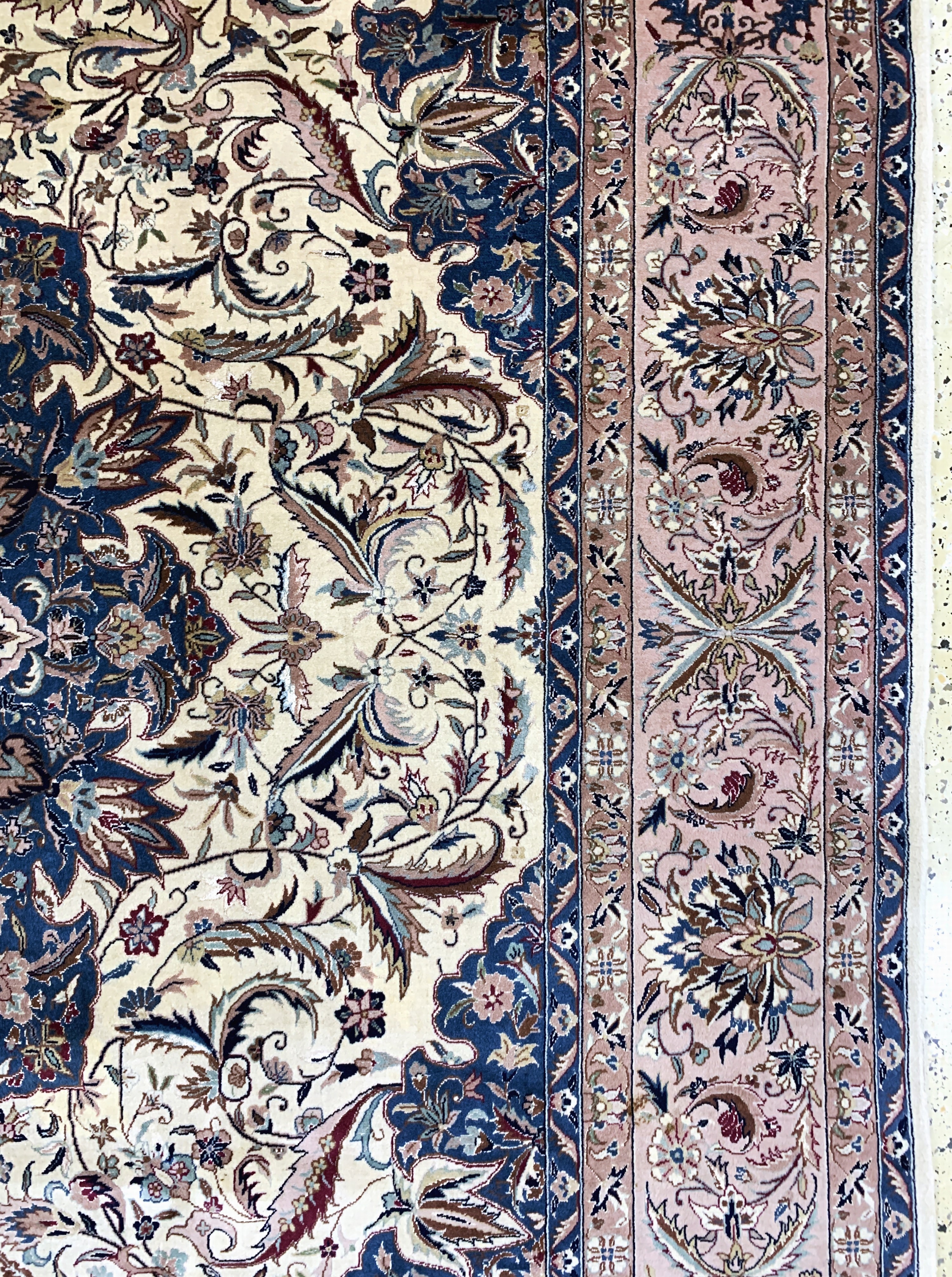 Detail e: Esfahan fein, China, Ende 20.Jhd, Korkwollemit Seide, ca. 300 x 250 cm, EHZ: 2