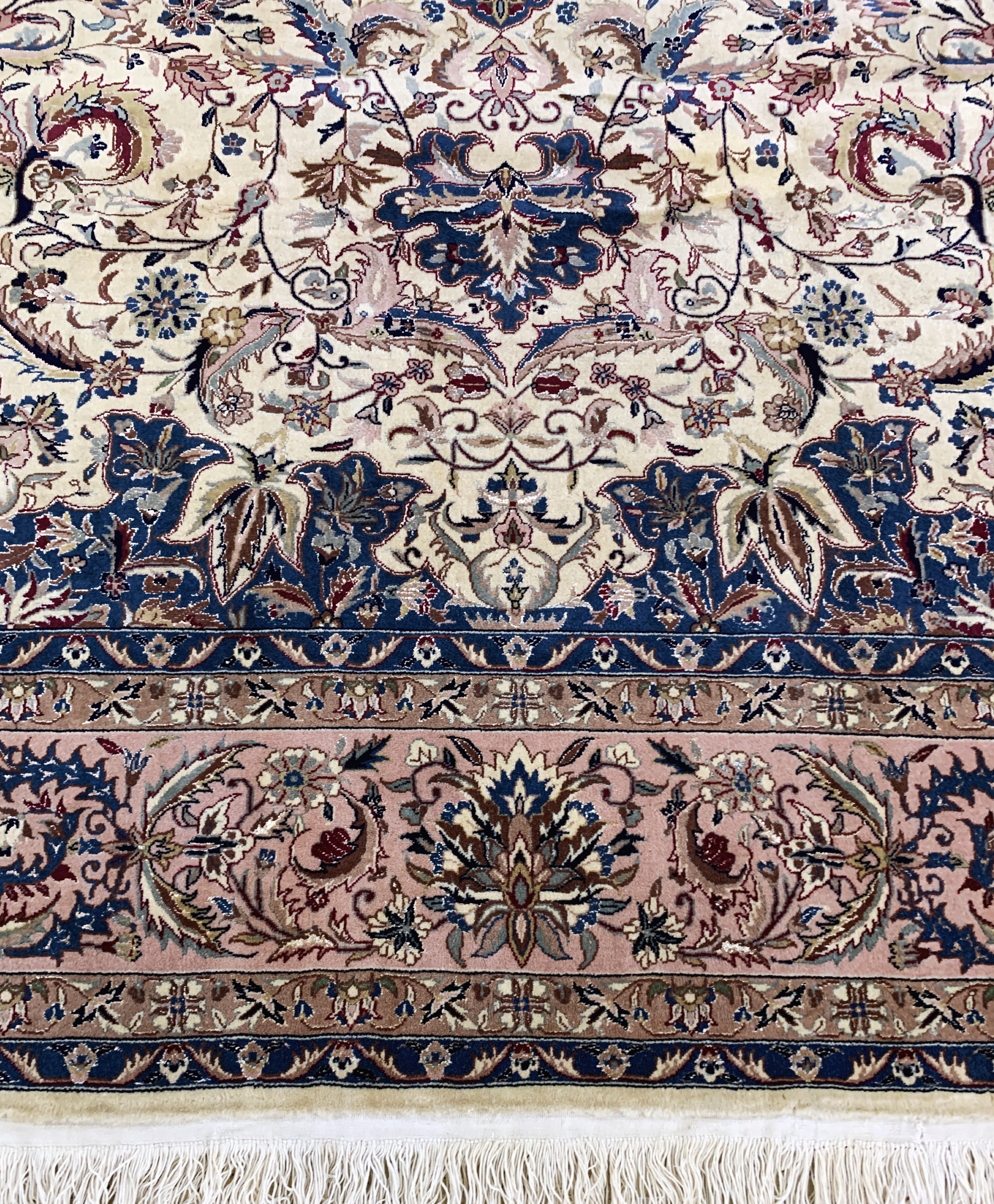 Detail g: Esfahan fein, China, Ende 20.Jhd, Korkwollemit Seide, ca. 300 x 250 cm, EHZ: 2