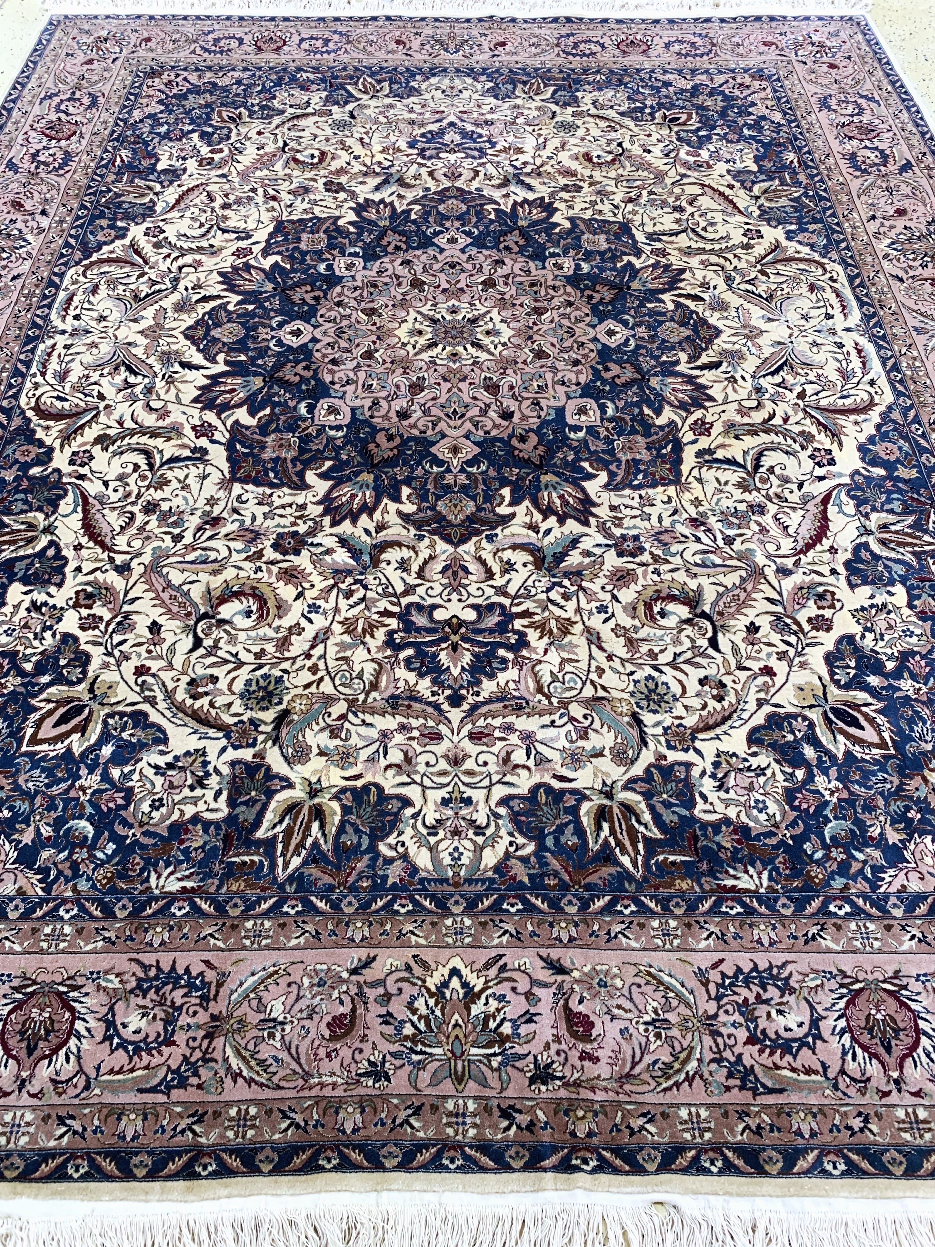 Detail i: Esfahan fein, China, Ende 20.Jhd, Korkwollemit Seide, ca. 300 x 250 cm, EHZ: 2