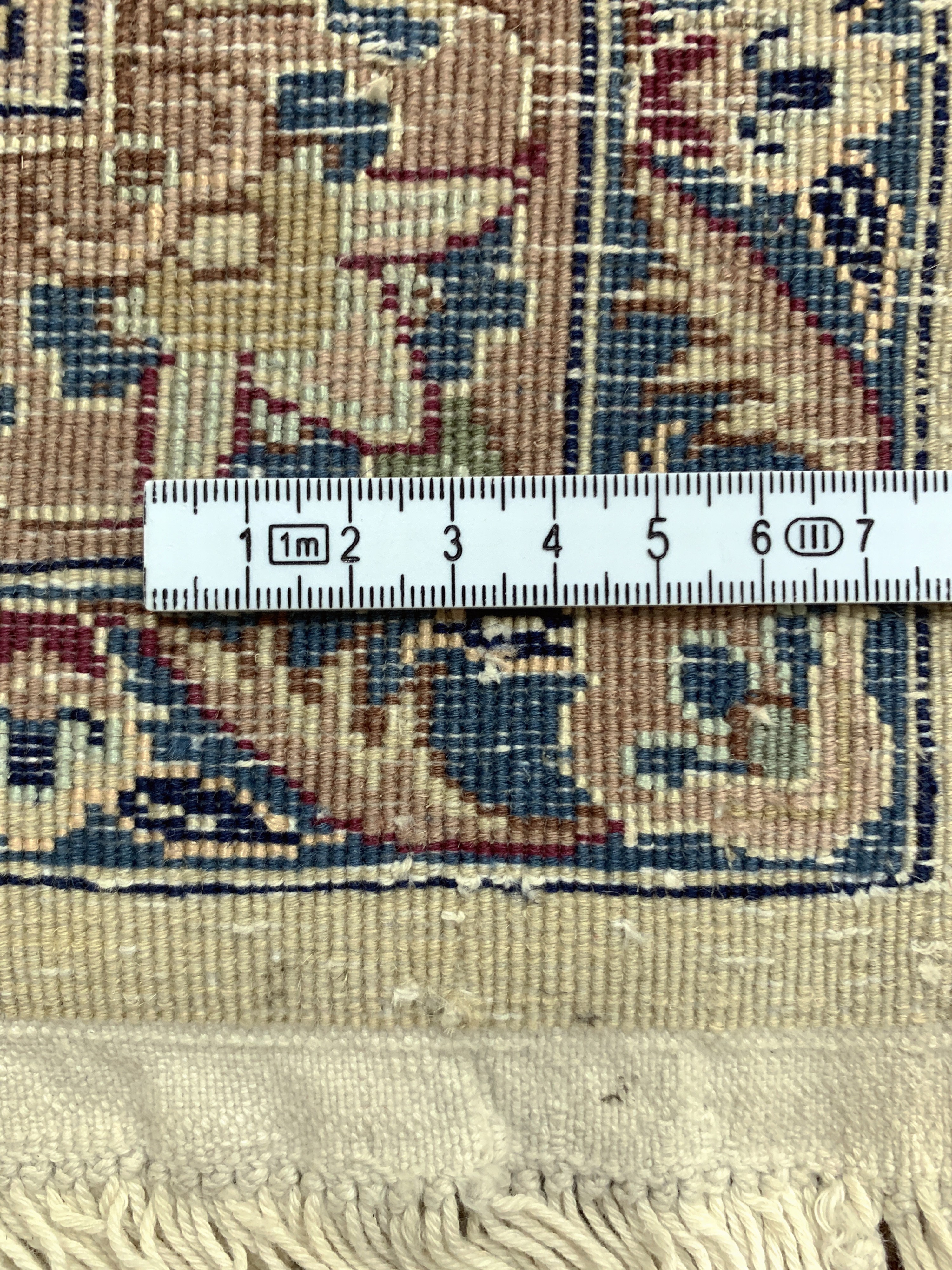 Detail j: Esfahan fein, China, Ende 20.Jhd, Korkwollemit Seide, ca. 300 x 250 cm, EHZ: 2