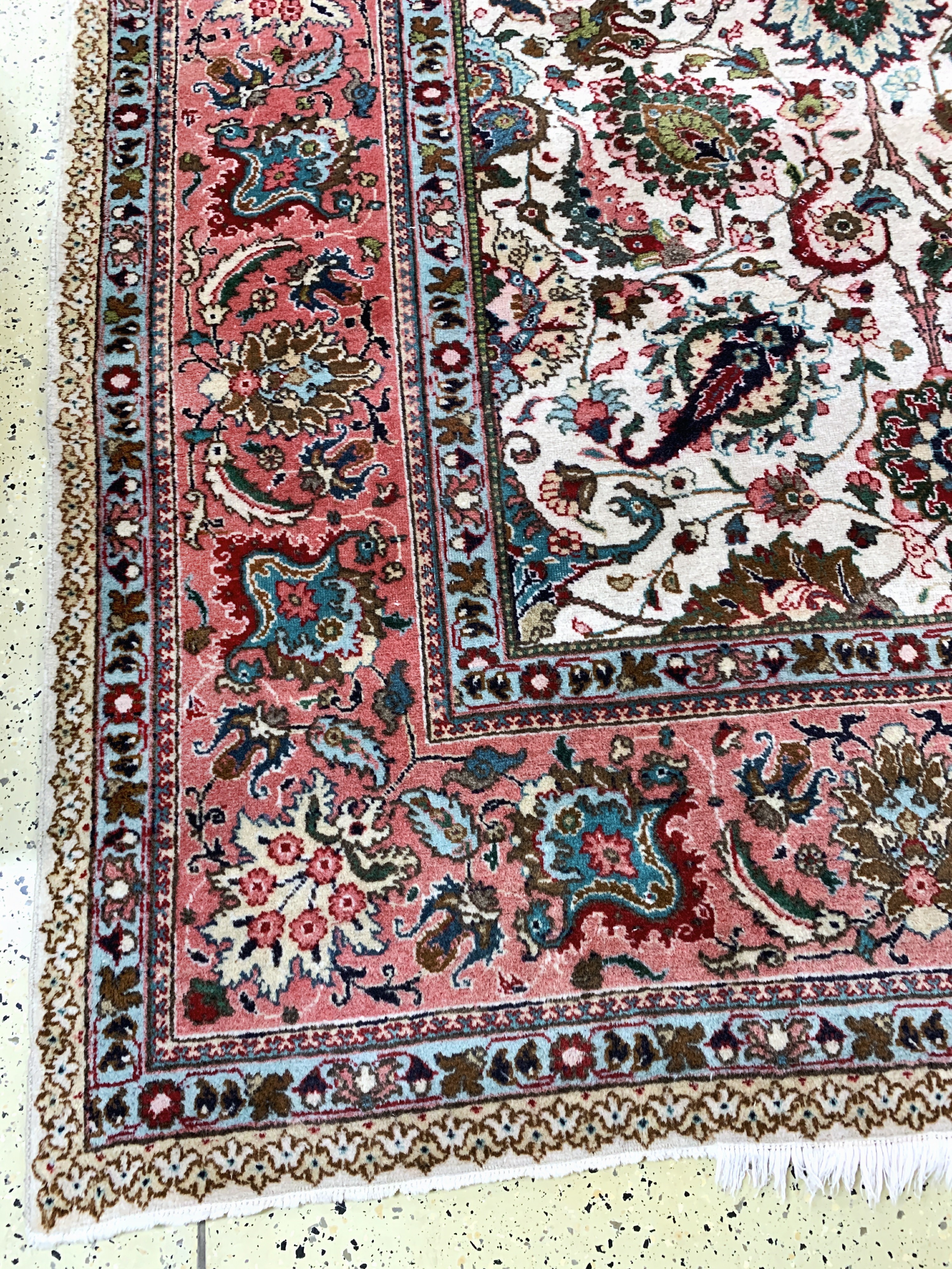 Detail b: Täbriz, Persien, Mitte 20.Jhd, Wolle auf Baumwolle, ca. 396 x 312 cm, verblasst, EHZ: 3