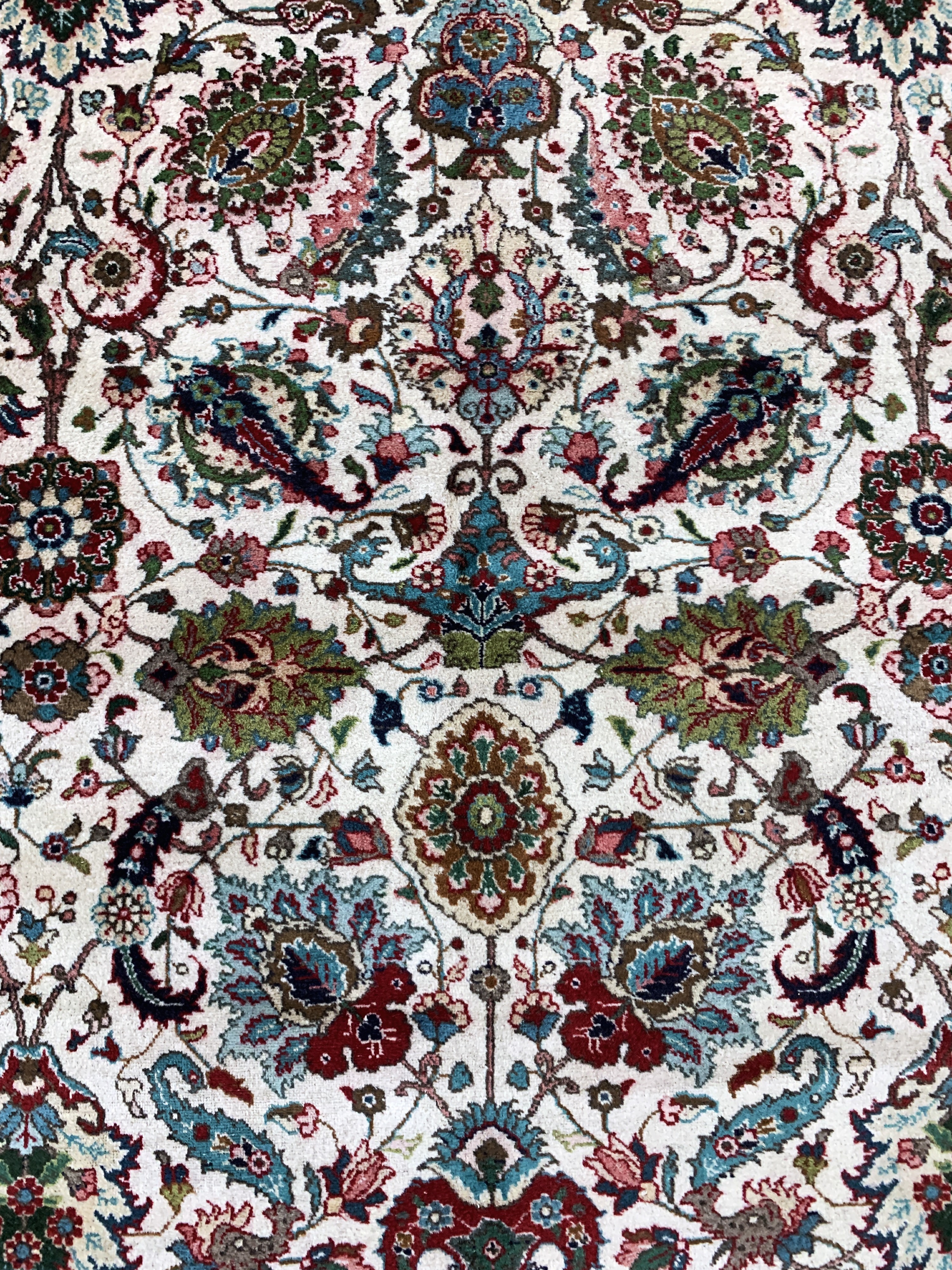 Detail d: Täbriz, Persien, Mitte 20.Jhd, Wolle auf Baumwolle, ca. 396 x 312 cm, verblasst, EHZ: 3