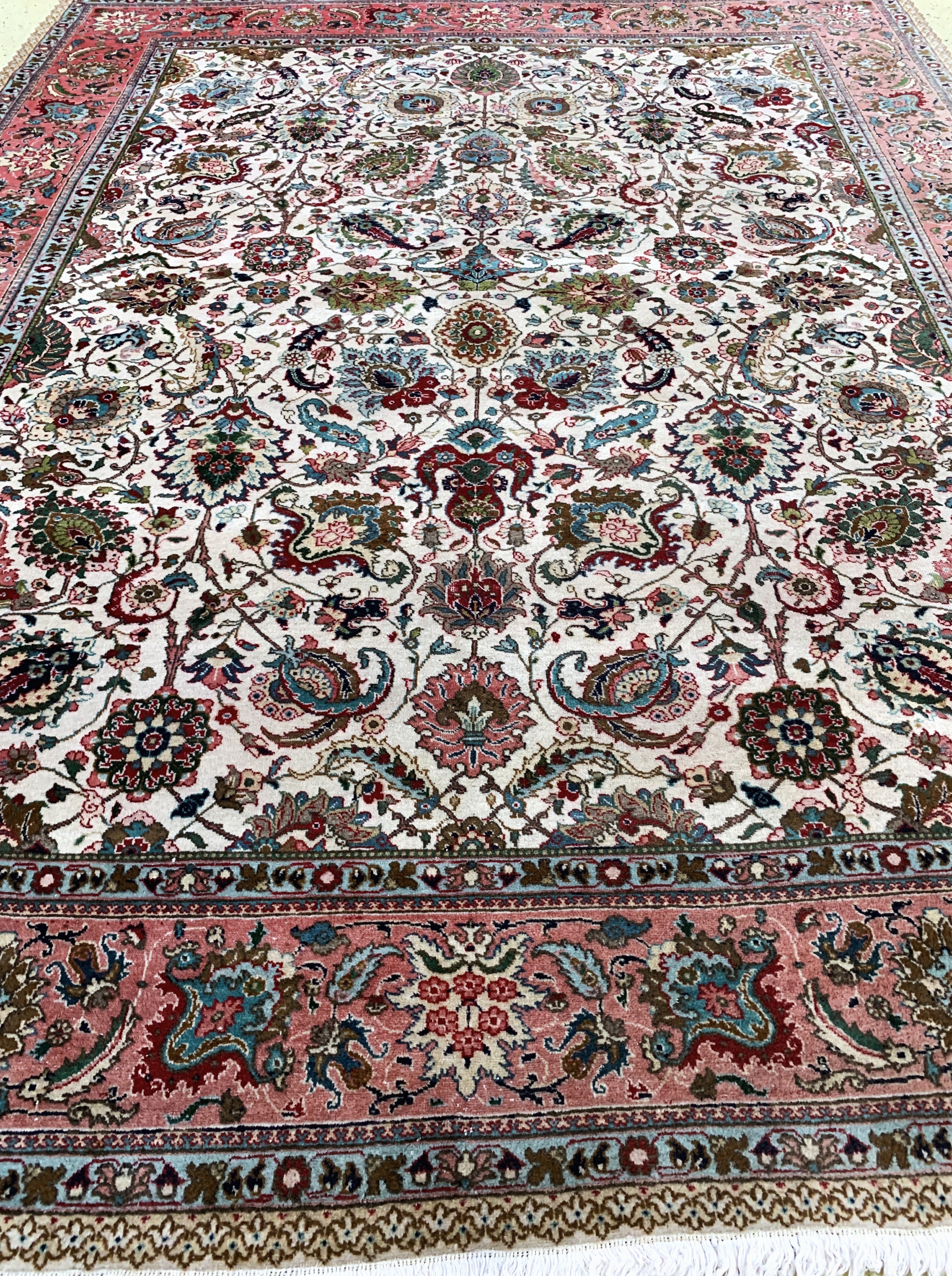 Detail i: Täbriz, Persien, Mitte 20.Jhd, Wolle auf Baumwolle, ca. 396 x 312 cm, verblasst, EHZ: 3