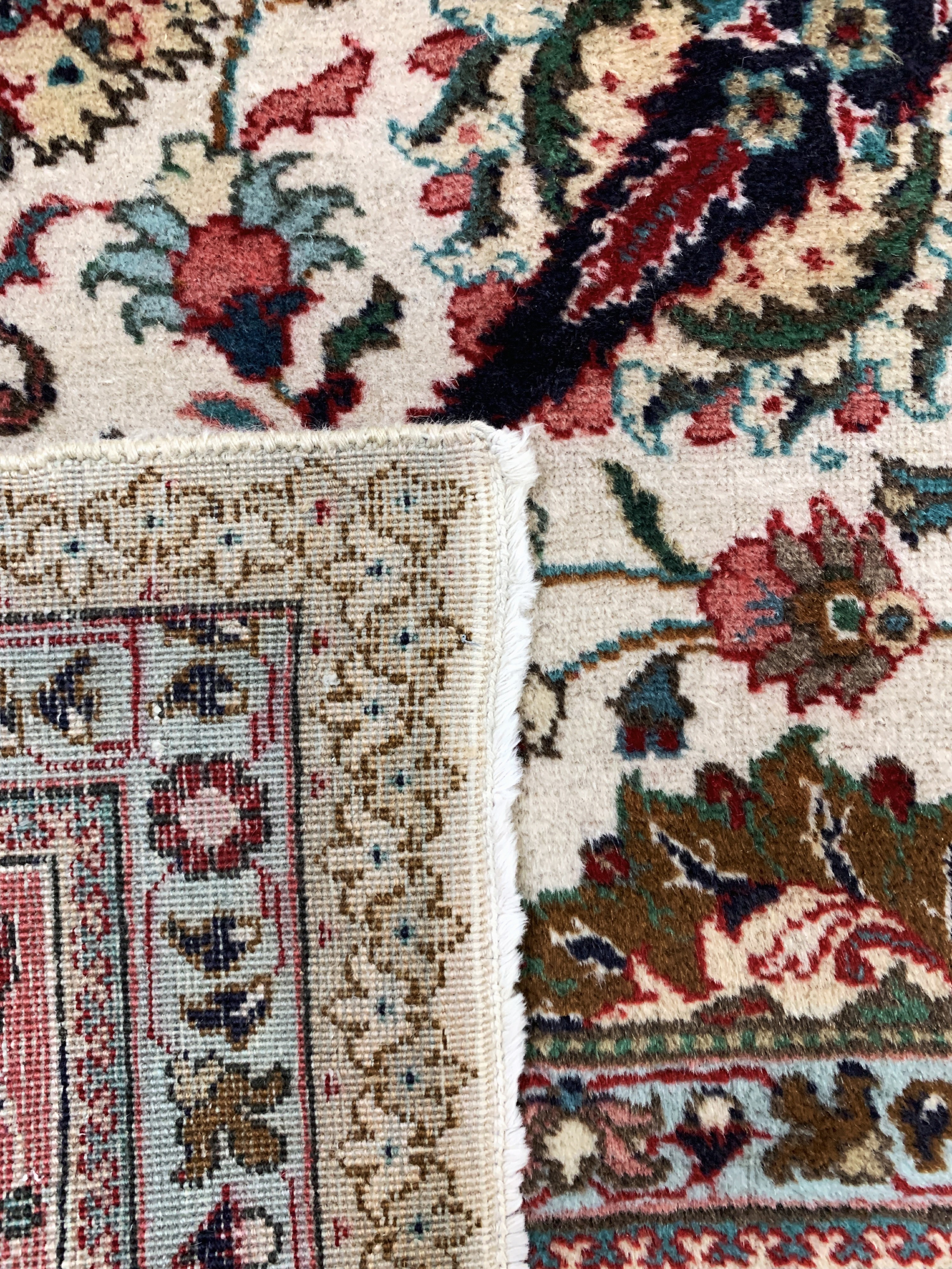 Detail j: Täbriz, Persien, Mitte 20.Jhd, Wolle auf Baumwolle, ca. 396 x 312 cm, verblasst, EHZ: 3