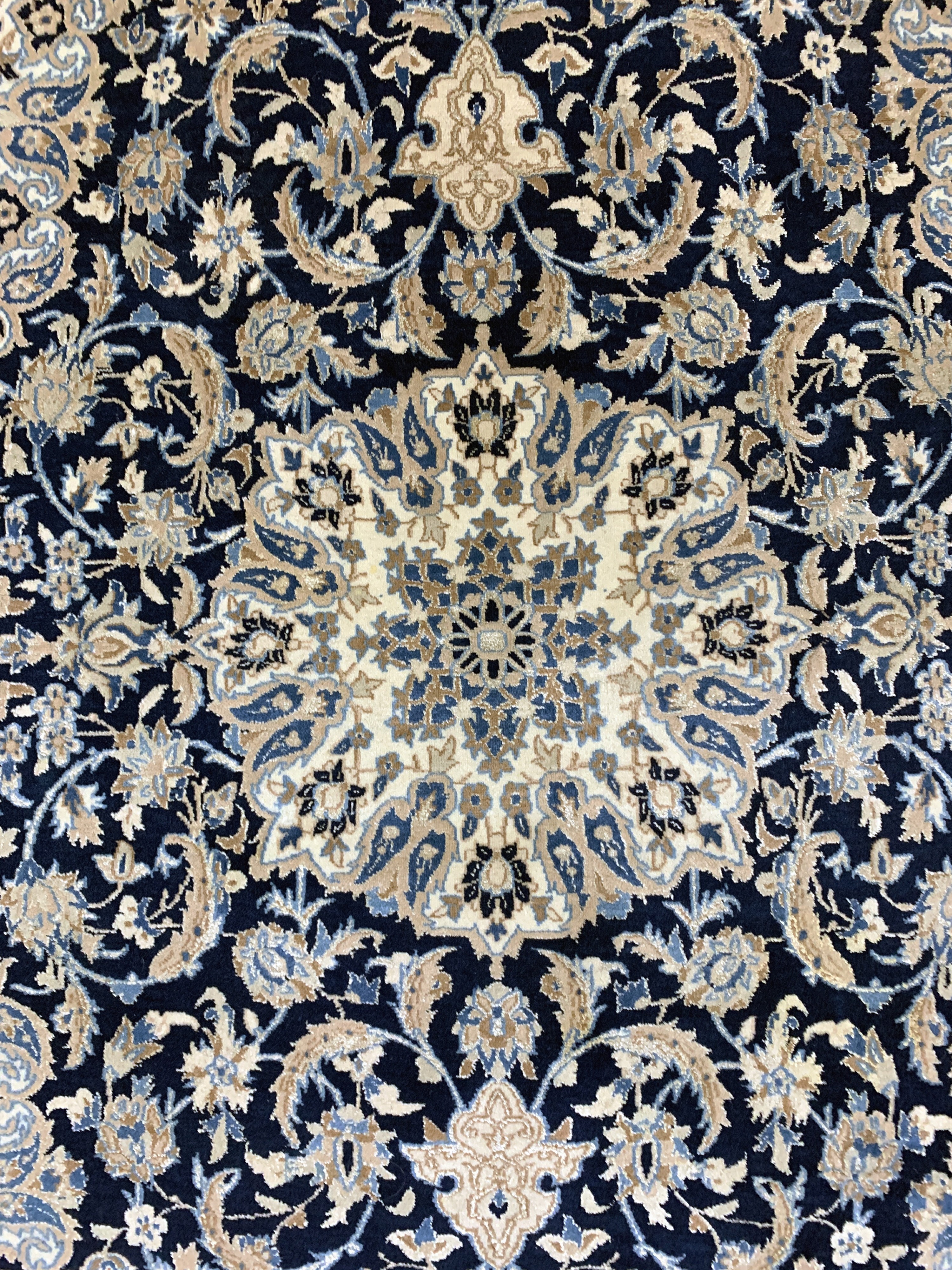 Detail c: Nain fein(9 La), Persien, Mitte 20.Jhd, Korkwolle mit Seide, ca. 190 x 128 cm, EHZ: 2