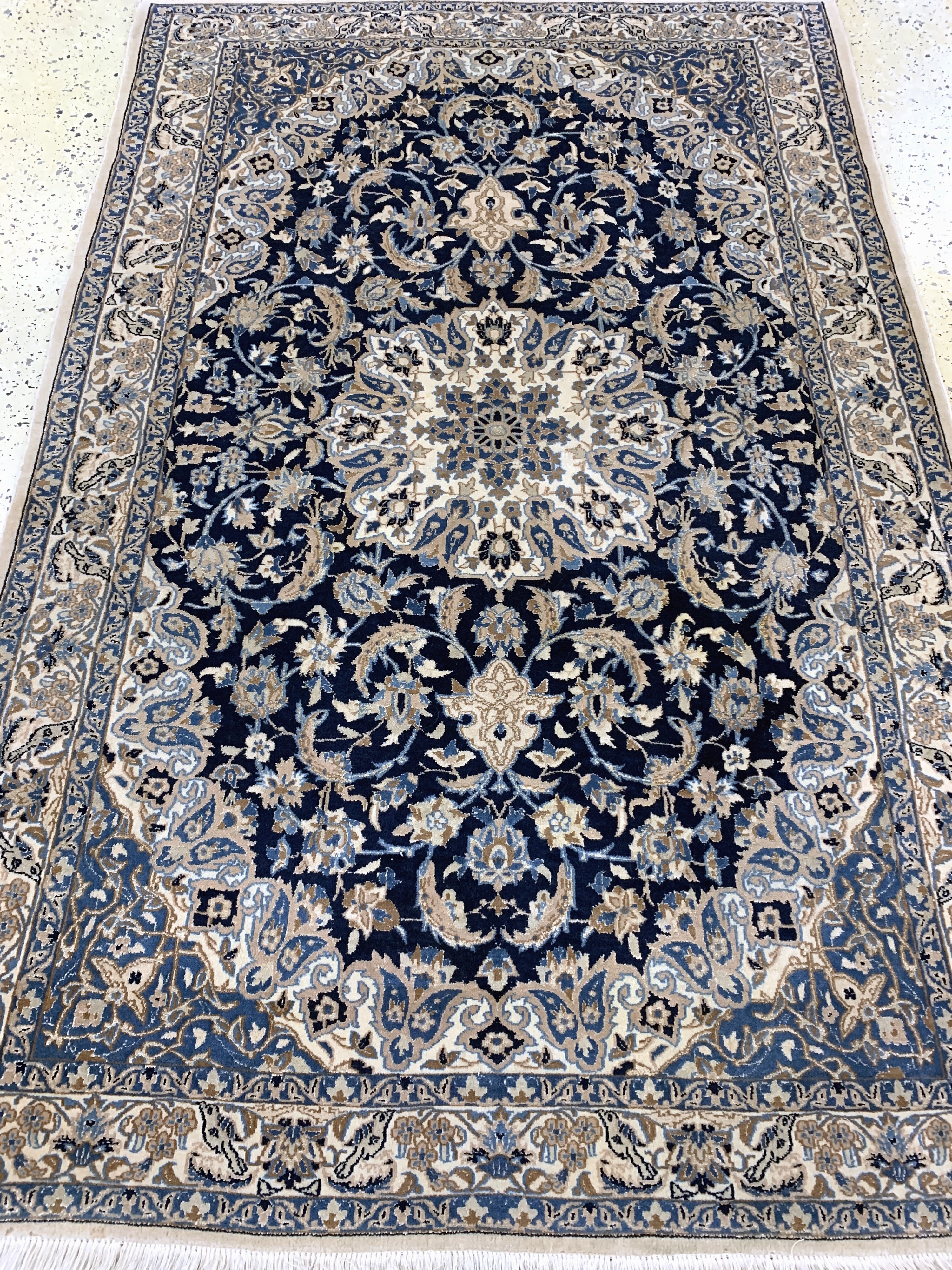 Detail e: Nain fein(9 La), Persien, Mitte 20.Jhd, Korkwolle mit Seide, ca. 190 x 128 cm, EHZ: 2