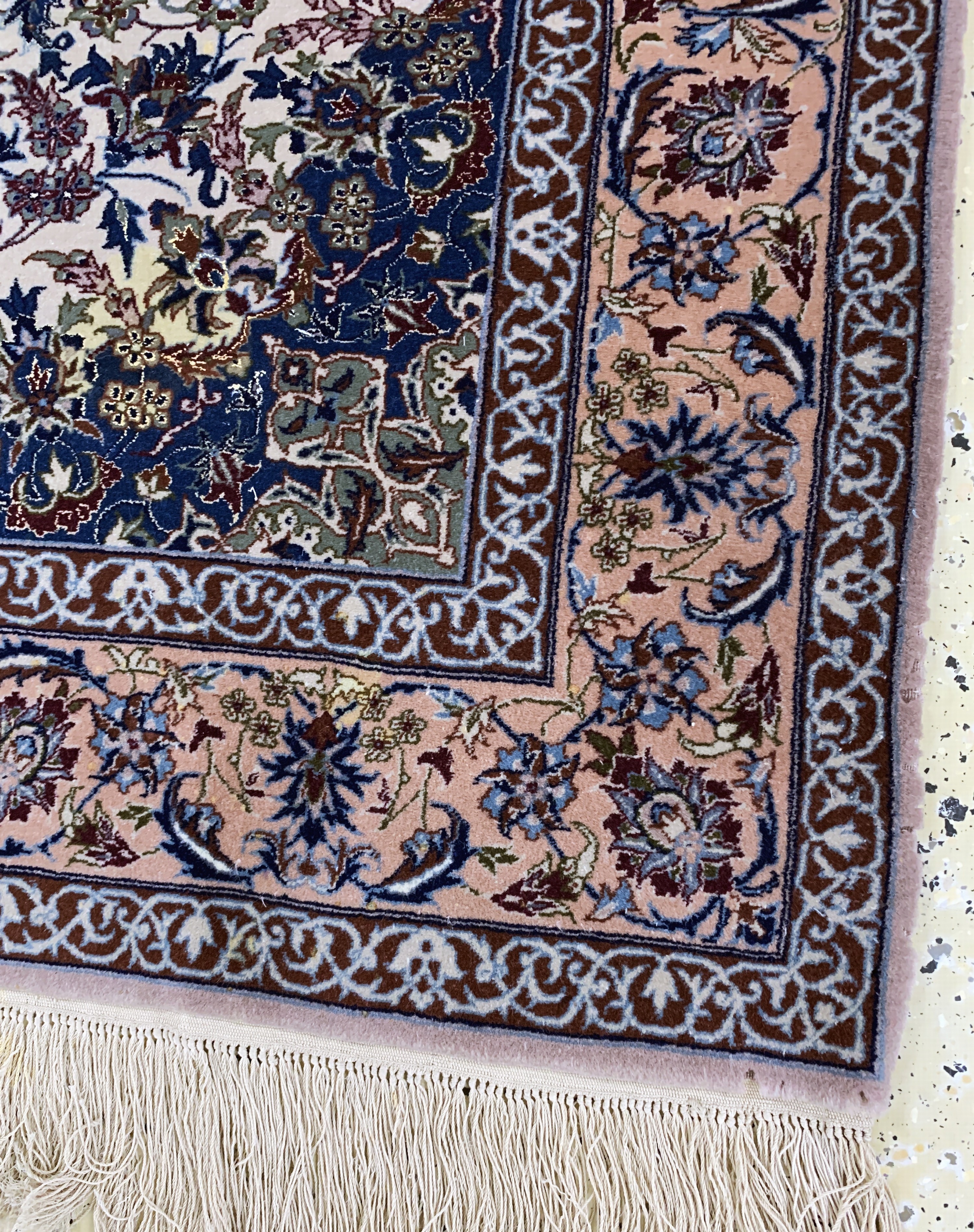 Detail a: 2 Lots Esfahan fein, China, Ende 20.Jhd, Korkwolle, ca. 170 x 107 cm & 310 x 78 cm, Mottenfrass, EHZ: 2-3