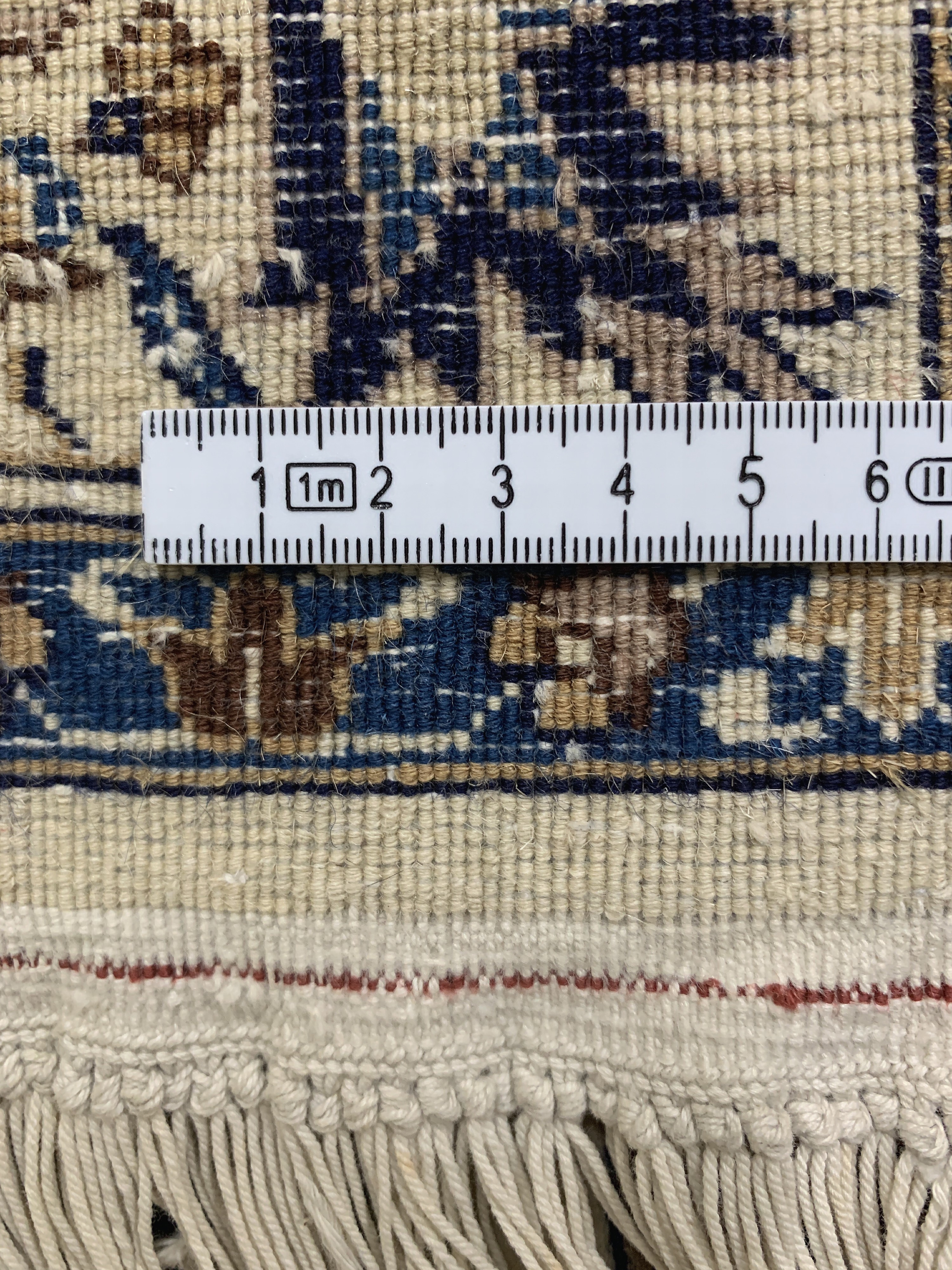 Detail i: 2 Lots Esfahan fein, China, Ende 20.Jhd, Korkwolle, ca. 170 x 107 cm & 310 x 78 cm, Mottenfrass, EHZ: 2-3