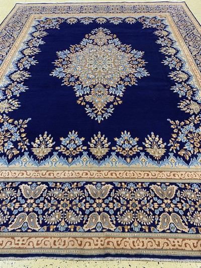 27086268i - Kerman alt, Persien, Mitte 20.Jhd, Wolle auf Baumwolle, ca. 400 x 300 cm, EHZ: 2 ...