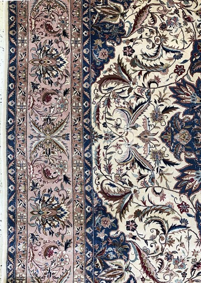 27086278c - Esfahan fein, China, Ende 20.Jhd, Korkwollemit Seide, ca. 300 x 250 cm, EHZ: 2 ...