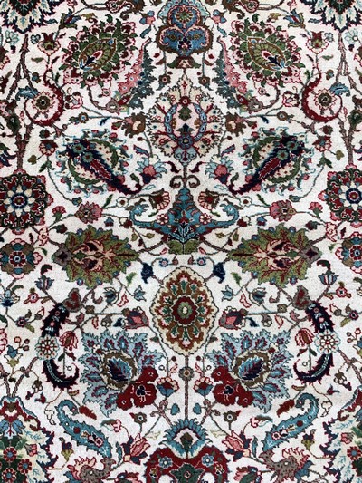 27086282d - Täbriz, Persien, Mitte 20.Jhd, Wolle auf Baumwolle, ca. 396 x 312 cm, verblasst, EHZ: ...