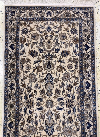 27086291f - 2 Lots Esfahan fein, China, Ende 20.Jhd, Korkwolle, ca. 170 x 107 cm & 310 x 78 cm, ...