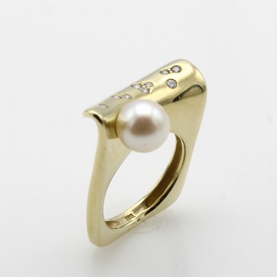 27086295a - Ring mit Akoyaperle und Brillanten, GG 750/ 000, Brill. zus. ca. 0.07 ct Weiß/si, ...