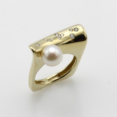 27086295b - Ring mit Akoyaperle und Brillanten, GG 750/ 000, Brill. zus. ca. 0.07 ct Weiß/si, ...