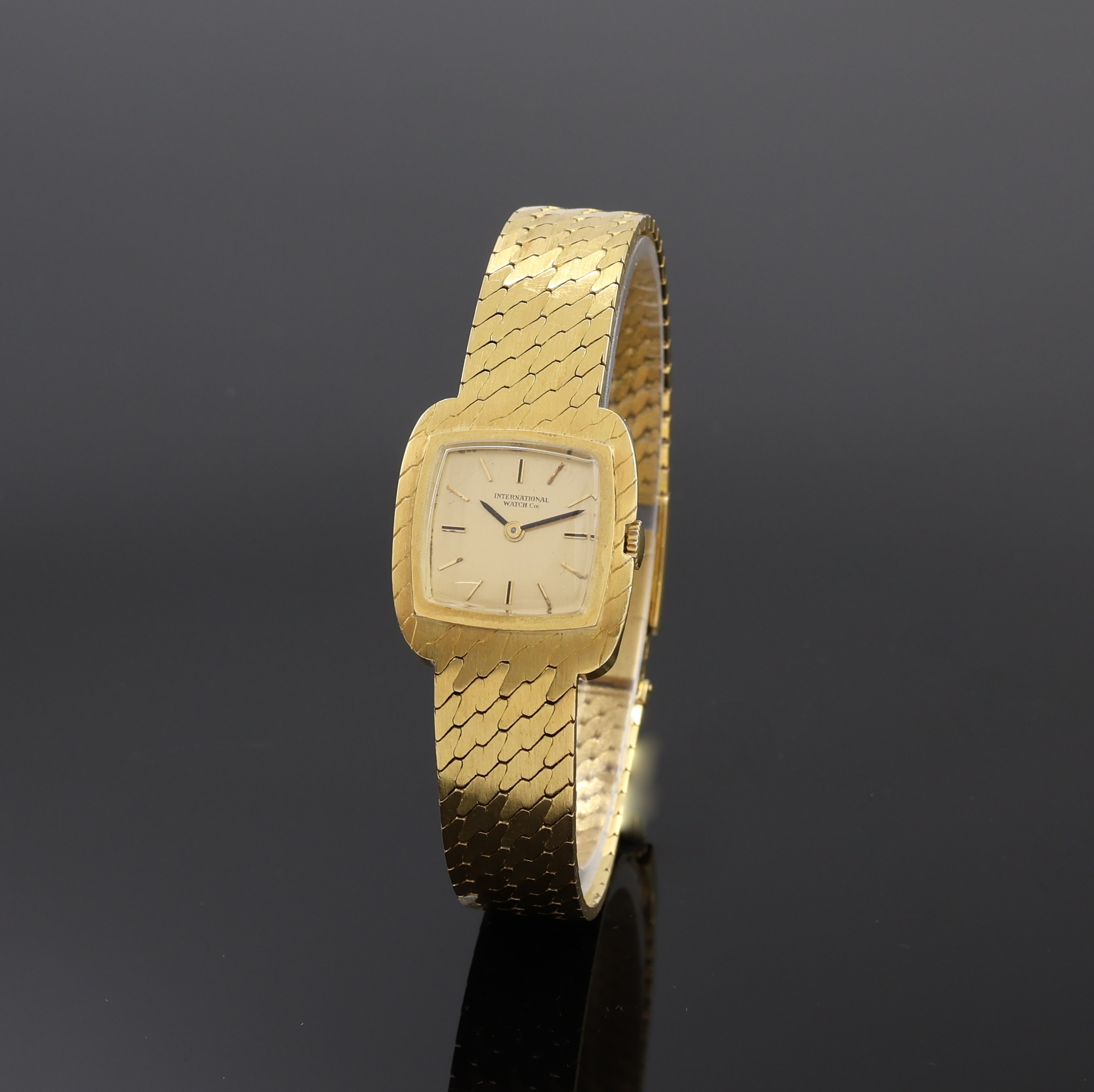 Image 27086302 - IWC Damenarmbanduhr in GG 750/000, Schweiz um 1965, Handaufzug, orig. Goldband, Boden ...