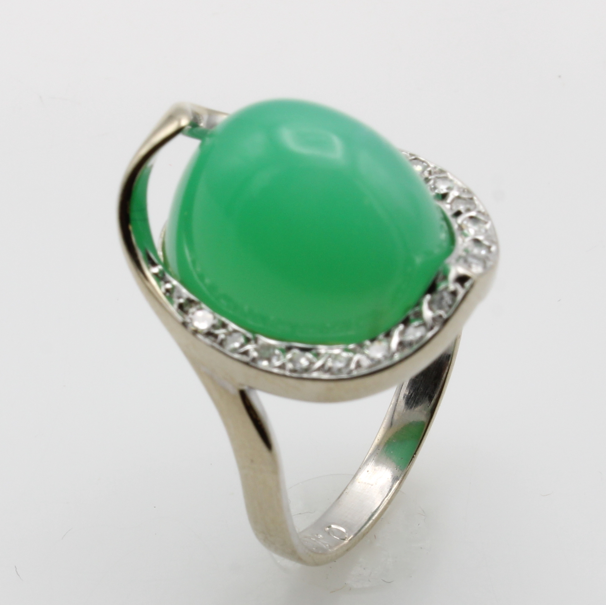 Image 27086490 - Ring mit Chrysopras und Brillanten, WG 585/ 000, Brill. zus. ca. 0.16 ct Weiß/si, Chry- ...