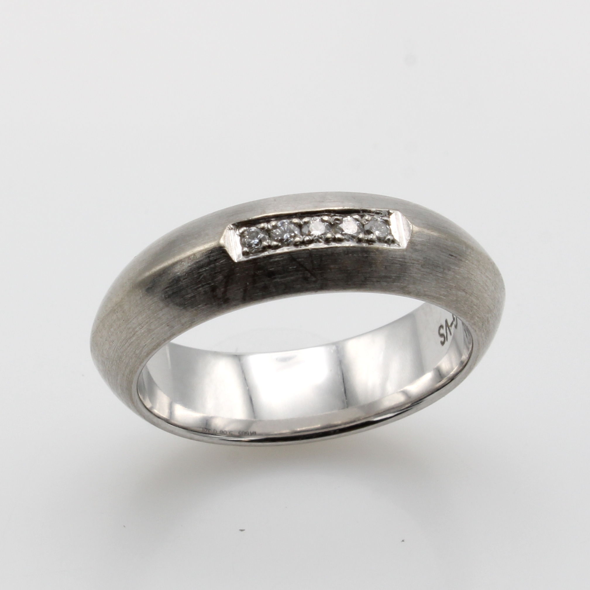 Image 27086507 - Massiver Ring mit Brillanten, WG 585/000, feinsatiniert, Brill. zus. ca. 0.06 ct feines ...